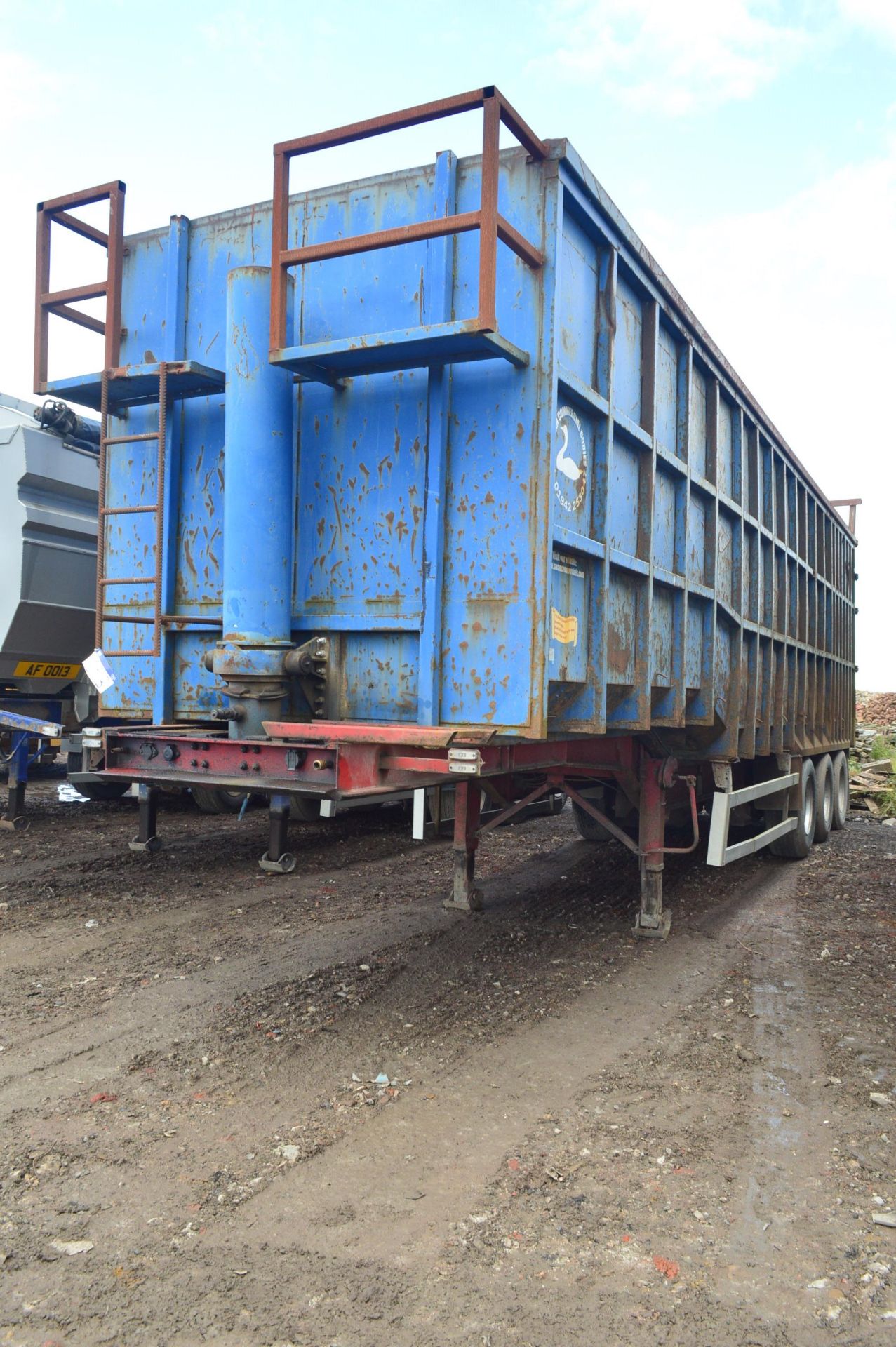 Swan TRI AXLE STEP FRAME TIPPING SEMI TRAILER¸ chassis no. 5243, date 7/10, 38000kg gross weight ( - Image 5 of 8