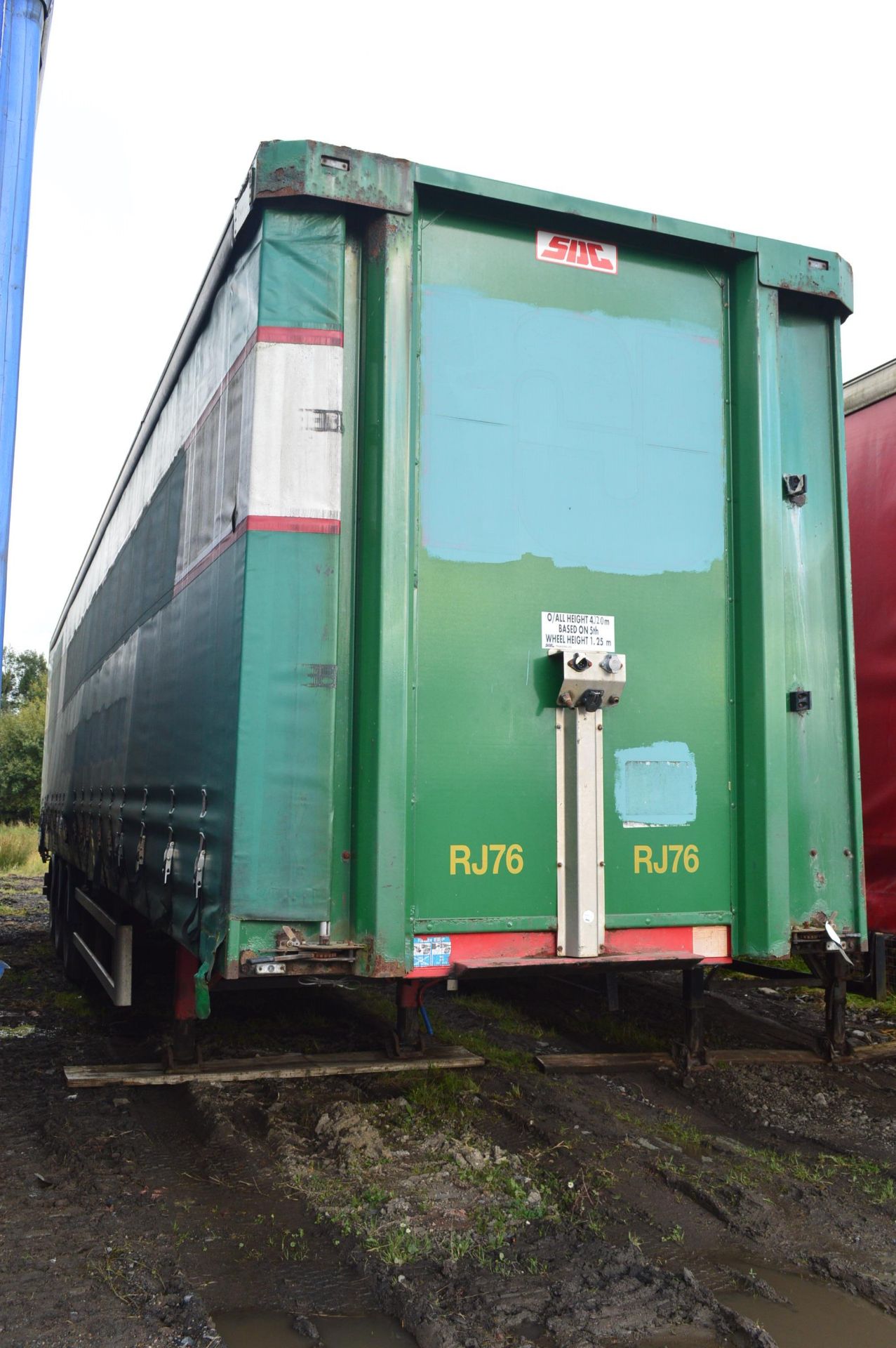 SDC Tri Axle Curtainside Trailer, VIN SDCC64553AAA59455, year of manufacture 2005, 39,000kg max. - Image 9 of 12