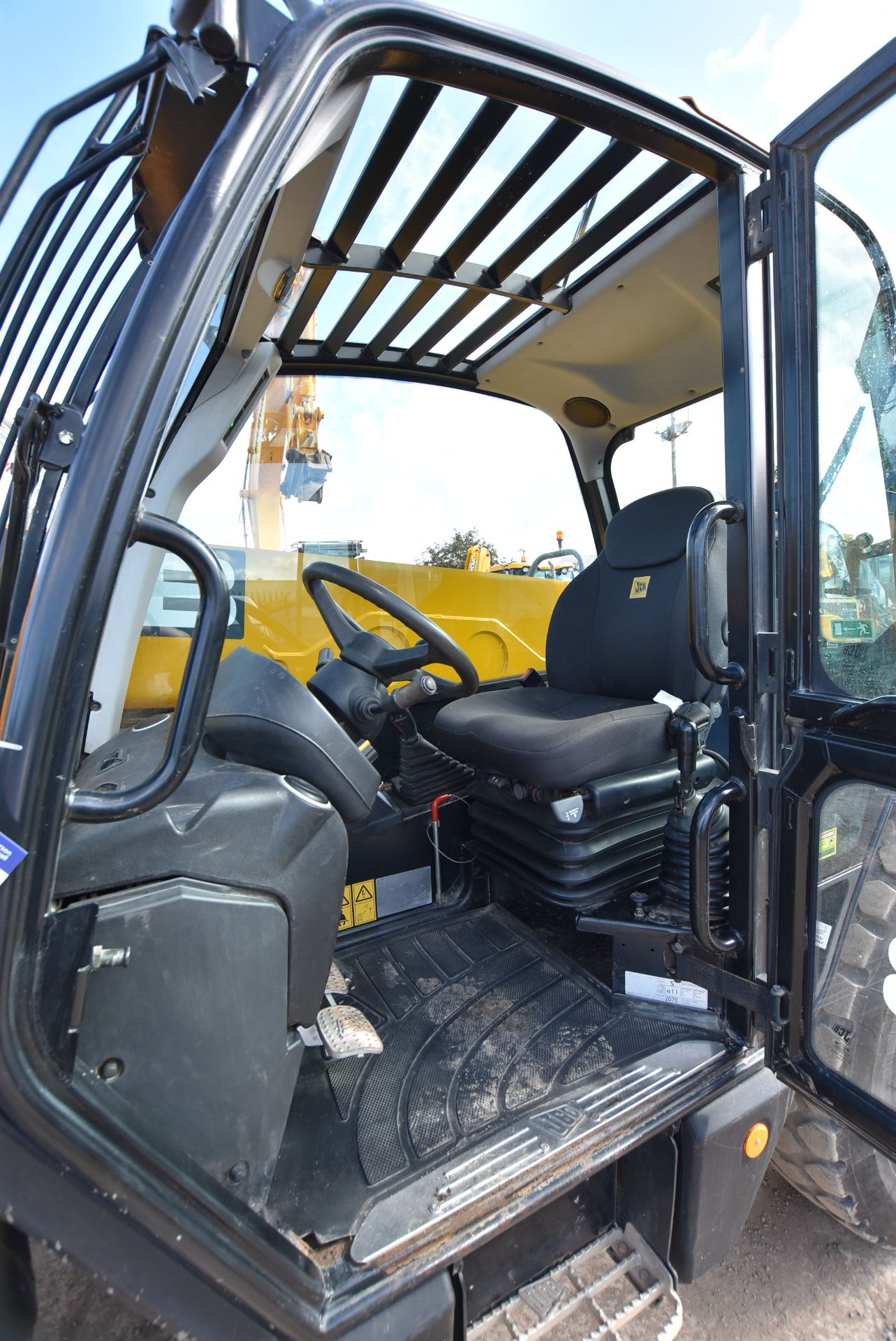 JCB 541-70 TELEHANDLER, PIN JCB5ADXGH02344377, registration no. MW64 OBD, date first registered 13/ - Image 5 of 11