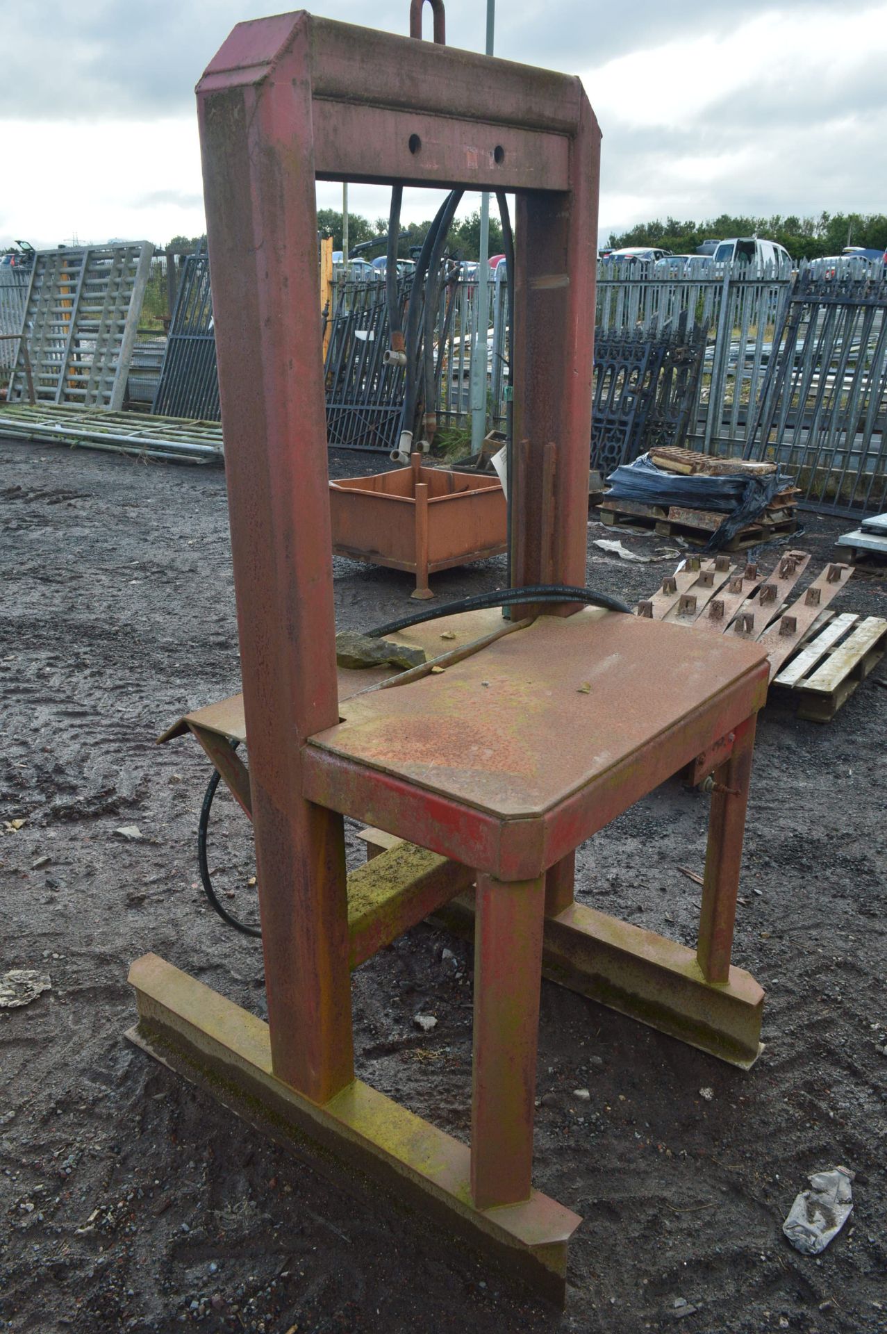 Hydraulic Punch/ Press STONE CROPPER (lot located at Moorfield Drive, Altham, Accrington, - Image 2 of 3
