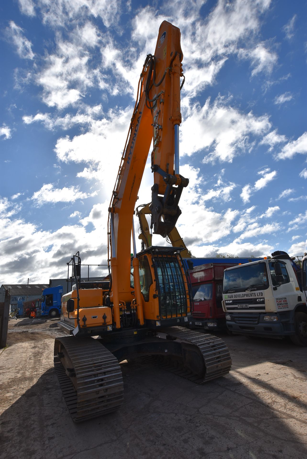 Hyundai R220 20T TRACKED EXCAVATOR , serial no. HHKHZ610JG0000758, year of manufacture 2017, approx.