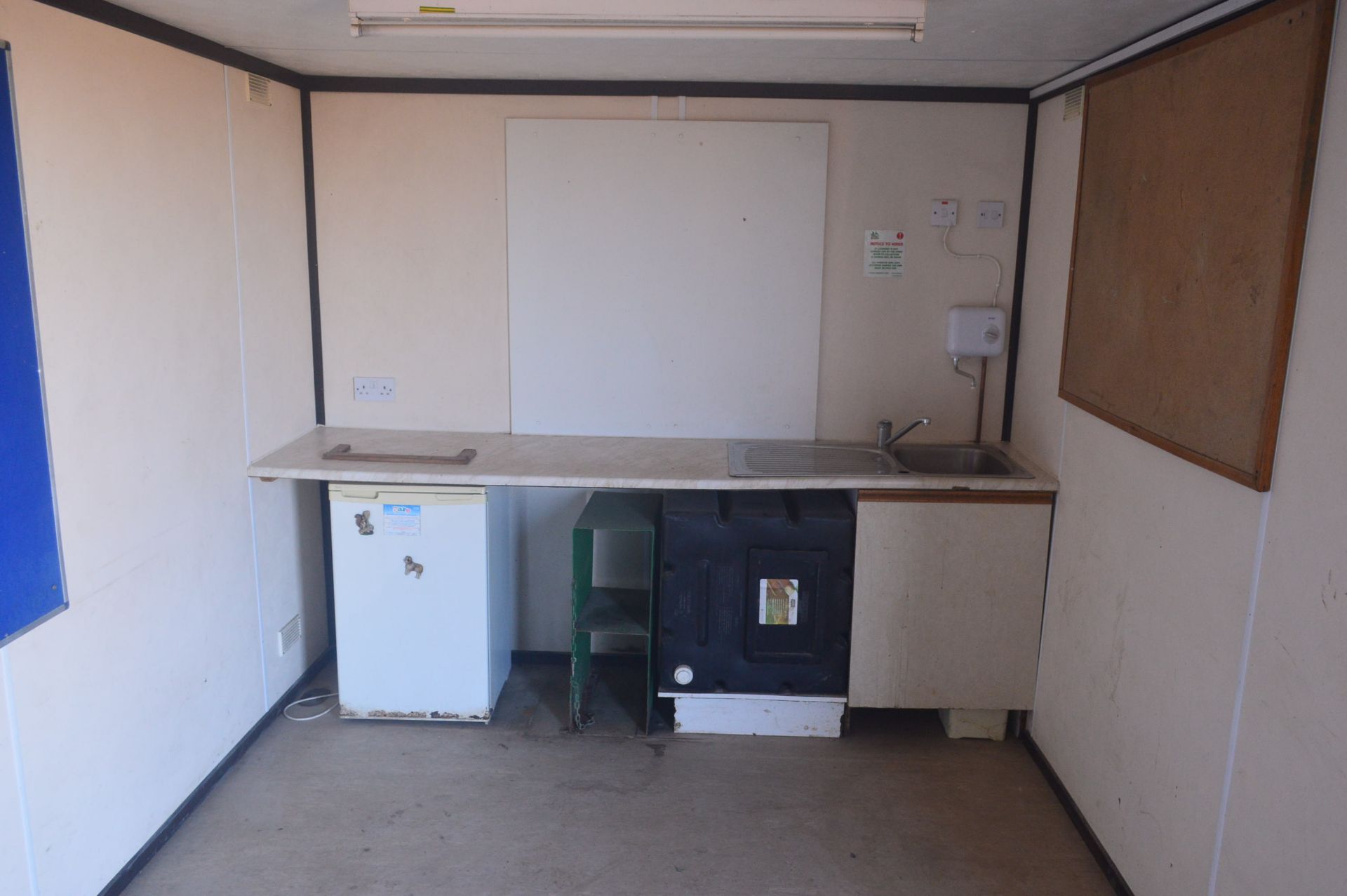 Welfare/ Toilet Cabin, approx. 2.5m x 2.7m x 2.25m high (lot located at Moorfield Drive, Altham, - Image 9 of 10