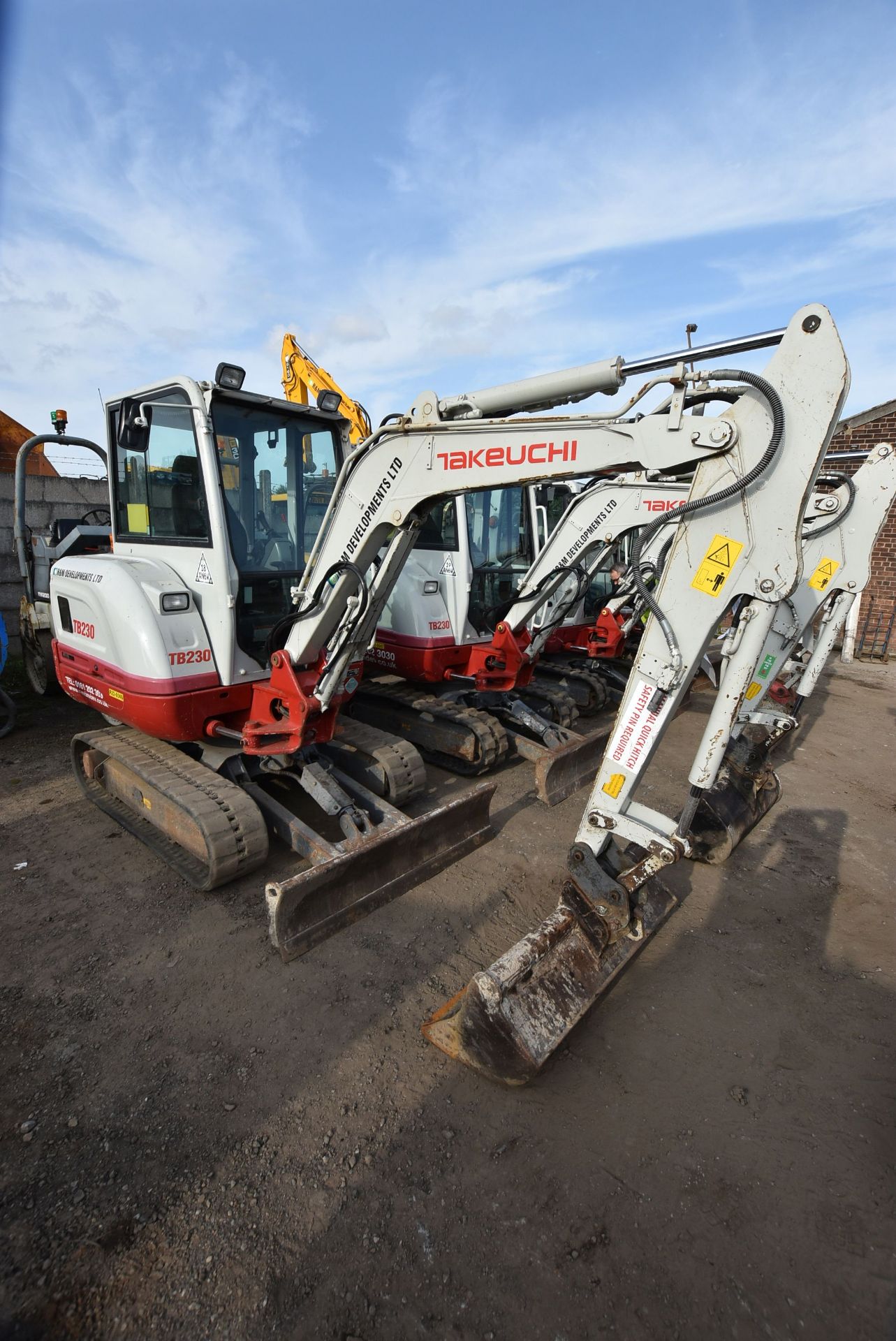 Takeuchi TB230 3T TRACKED EXCAVATOR, serial no. 130001335, year of manufacture 2016, 18.5kW engine - Image 2 of 8