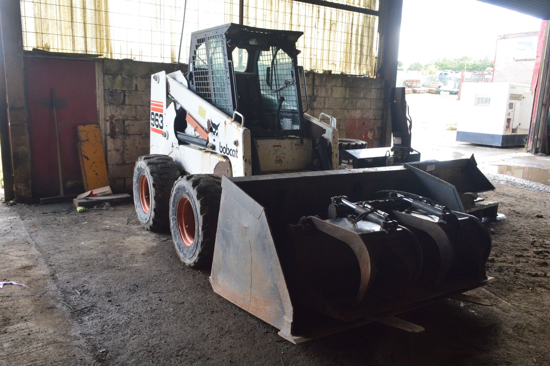 Bobcat 963 SKID STEER LOADER, pin 516511055, year of manufacture 1998, indicated hours 1042 (at time - Image 2 of 10