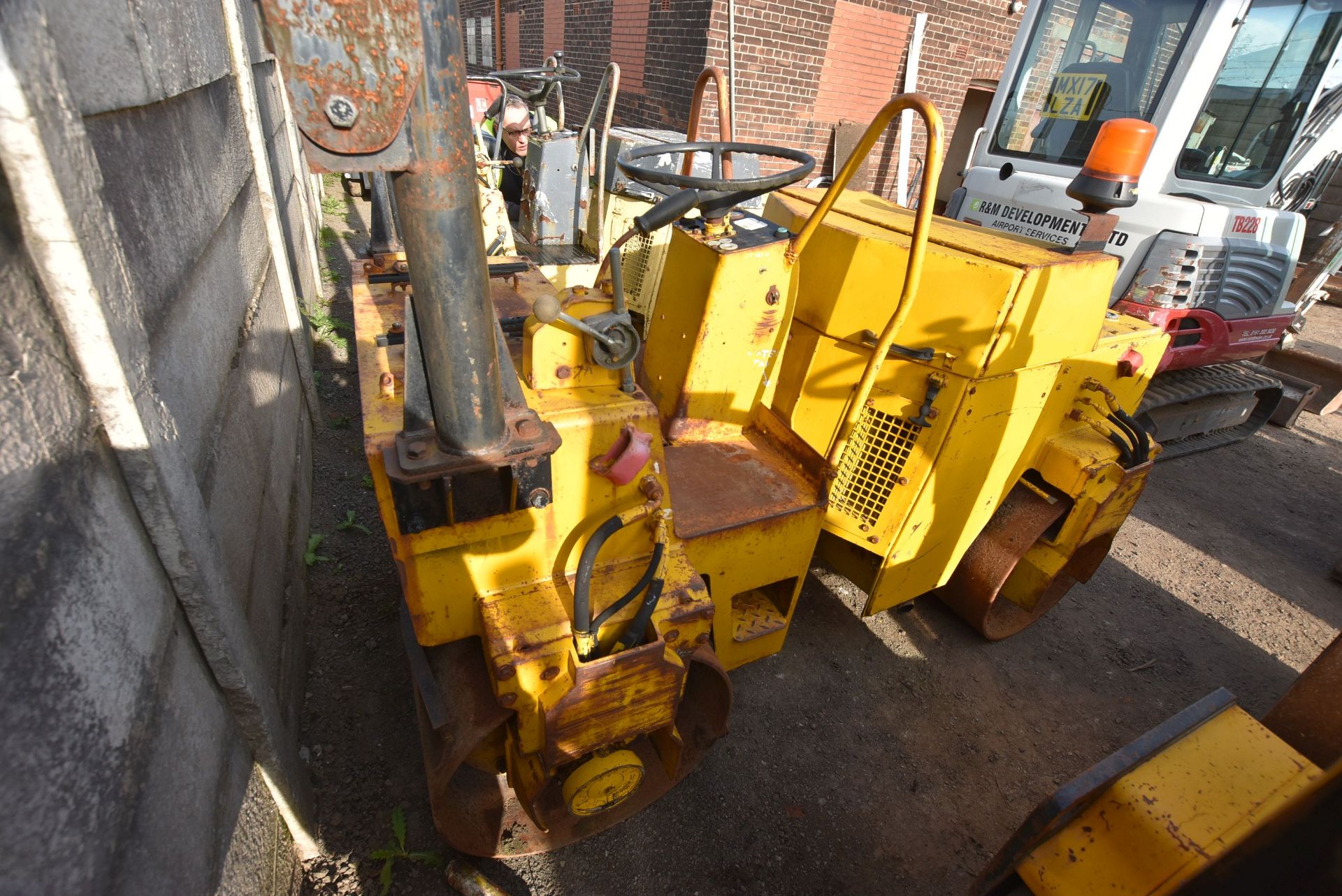 Bomag BW120AD VIBRATORY ROLLER, serial no. 101170022324, 2470kg operating weight, indicated hours - Image 3 of 6