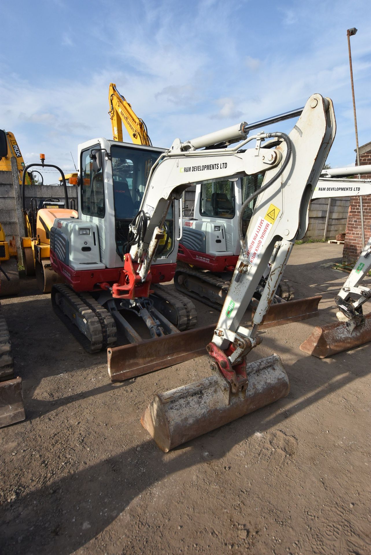 Takeuchi TB228 3T TRACKED EXCAVATOR, serial no. 122803241, year of manufacture 2014, 17.8kW engine - Image 2 of 8