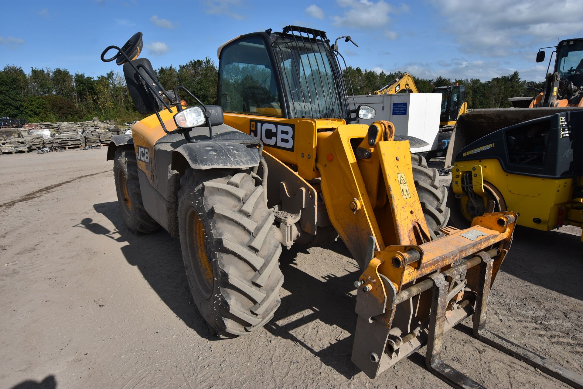 JCB T4 IV 531-70 LOADALL TELEHANDLER, registration no. MF66 MZY, date first registered 16/09/16, - Image 2 of 8