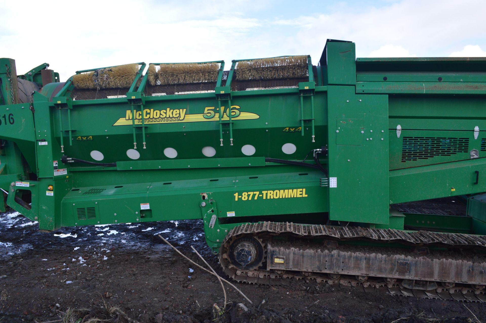 McCloskey 516RI 4x4 1-877 TRACK MOUNTED TROMMEL, serial no. 56271, year of manufacture 2016, - Image 8 of 11