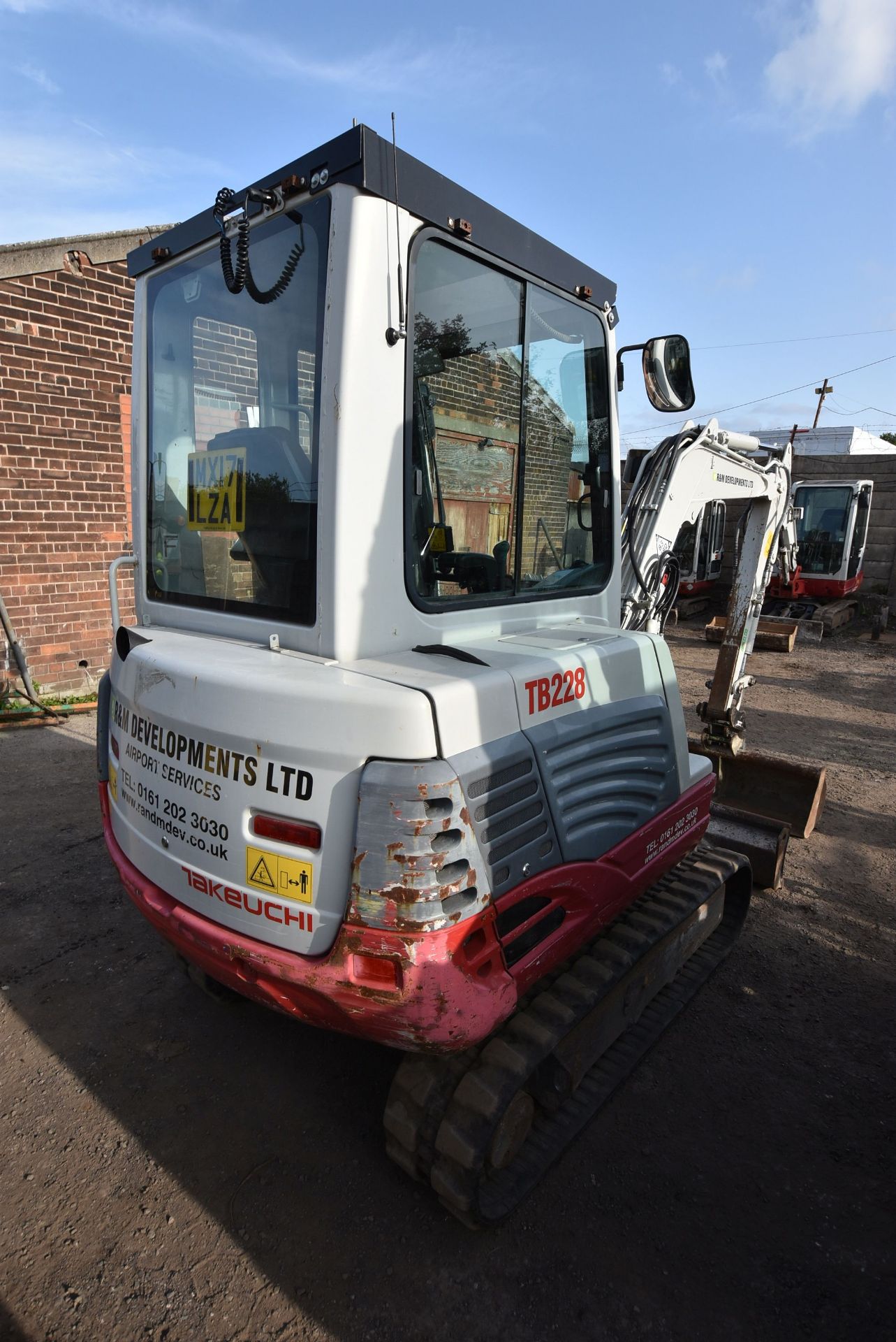 Takeuchi 2B228 3T TRACKED EXCAVATOR, serial no. 122803240, year of manufacture 2014, 17.8kW engine - Image 3 of 8