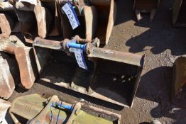 38in Ditching Bucket, 35mm pins (lot located at 55 Clifton Street, Miles Platting, Manchester M40