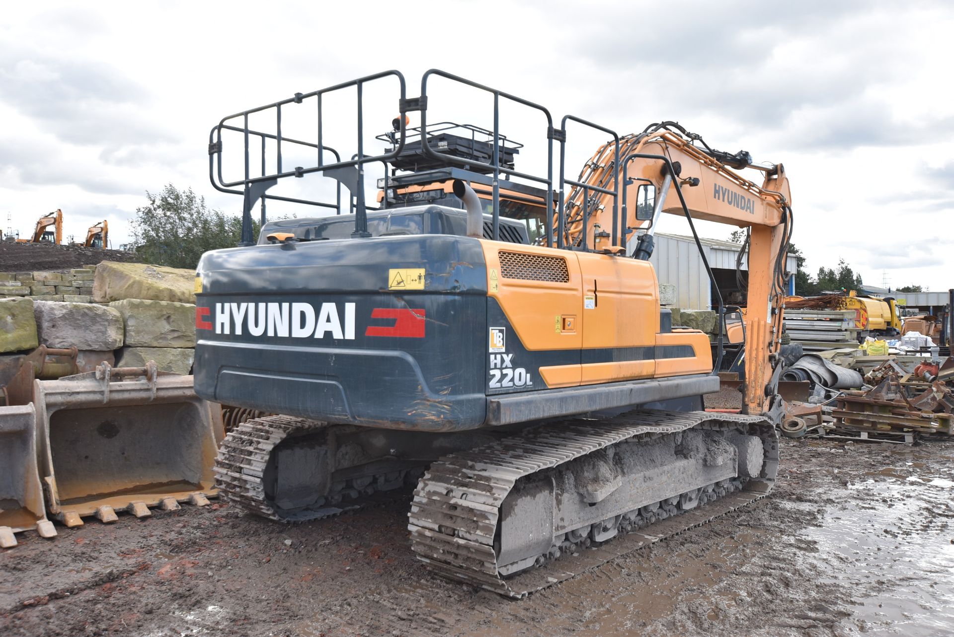 Hyundai HX220L TRACKED EXCAVATOR, serial no. 993, year of manufacture 2018, indicated hours 1885 (at - Image 3 of 10