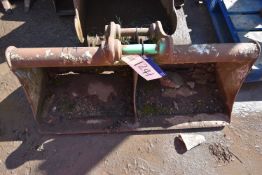 39in Ditching Bucket, 35mm pins (lot located at 55 Clifton Street, Miles Platting, Manchester M40