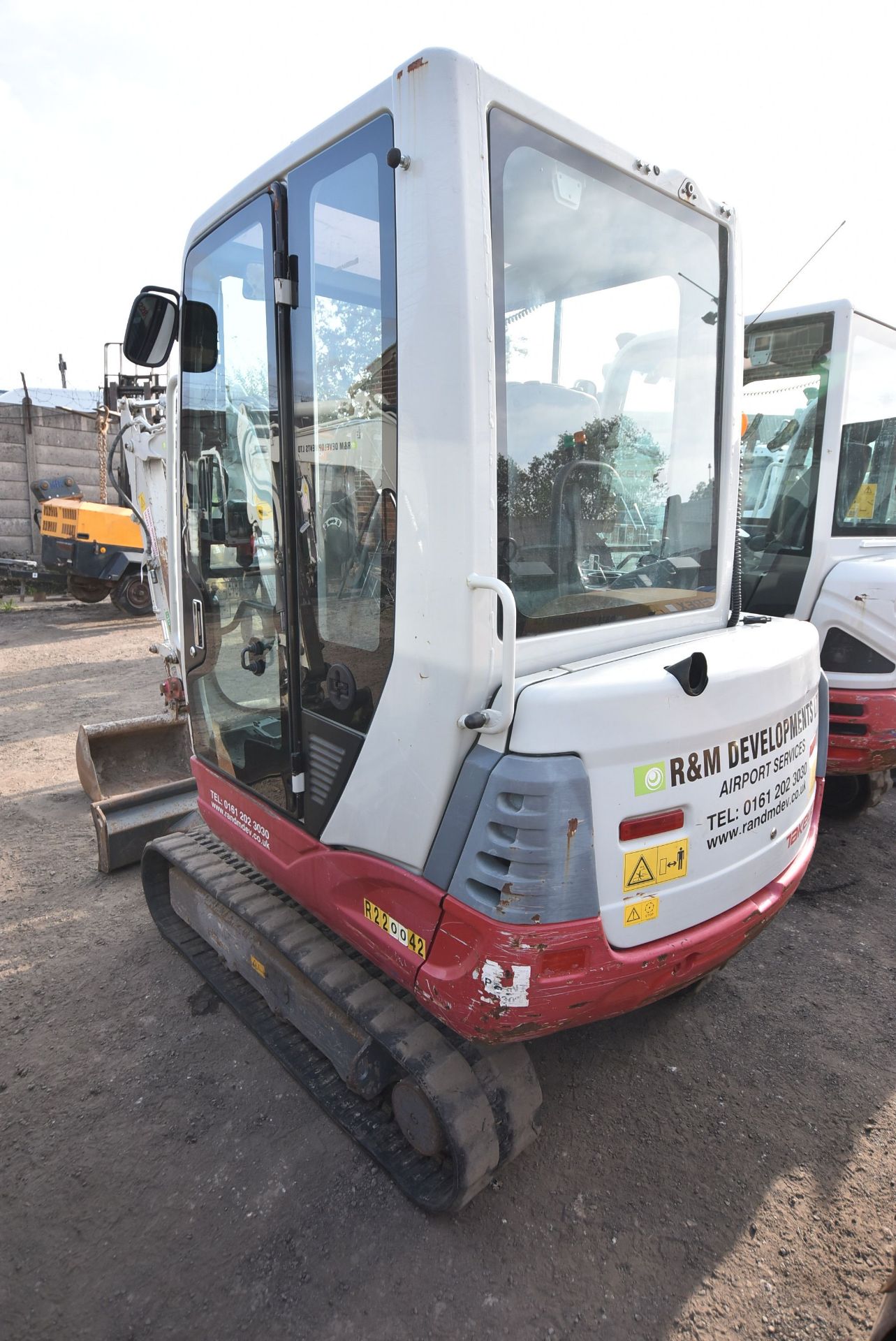 Takeuchi TB228 3T TRACKED EXCAVATOR, serial no. 122803241, year of manufacture 2014, 17.8kW engine - Image 4 of 8