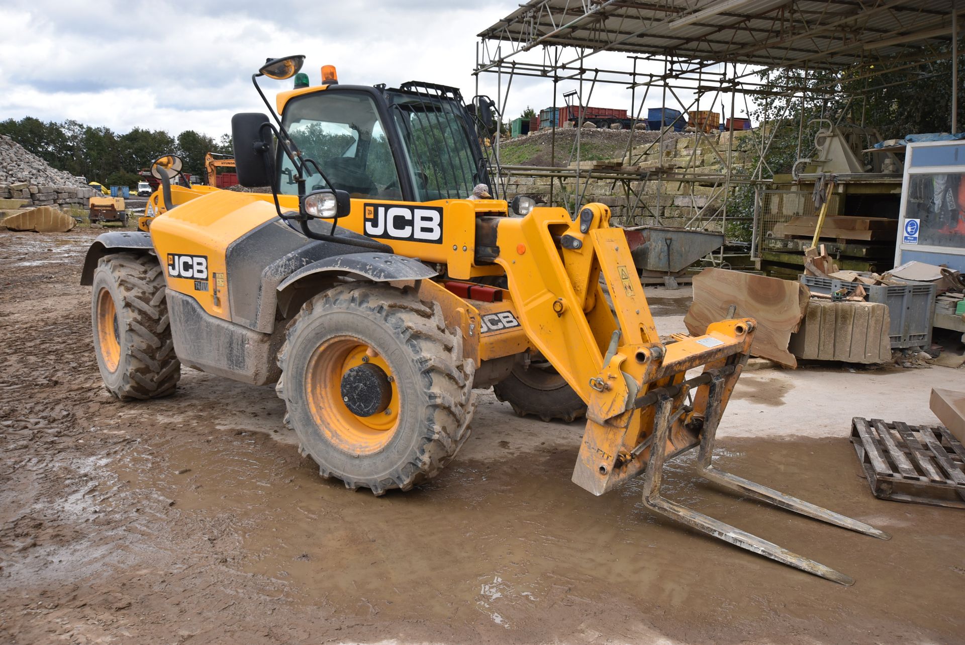 JCB 531-70 LOADALL TELEHANDLER, registration no. MM17 LEJ, date first registered 04/07/17 (lot