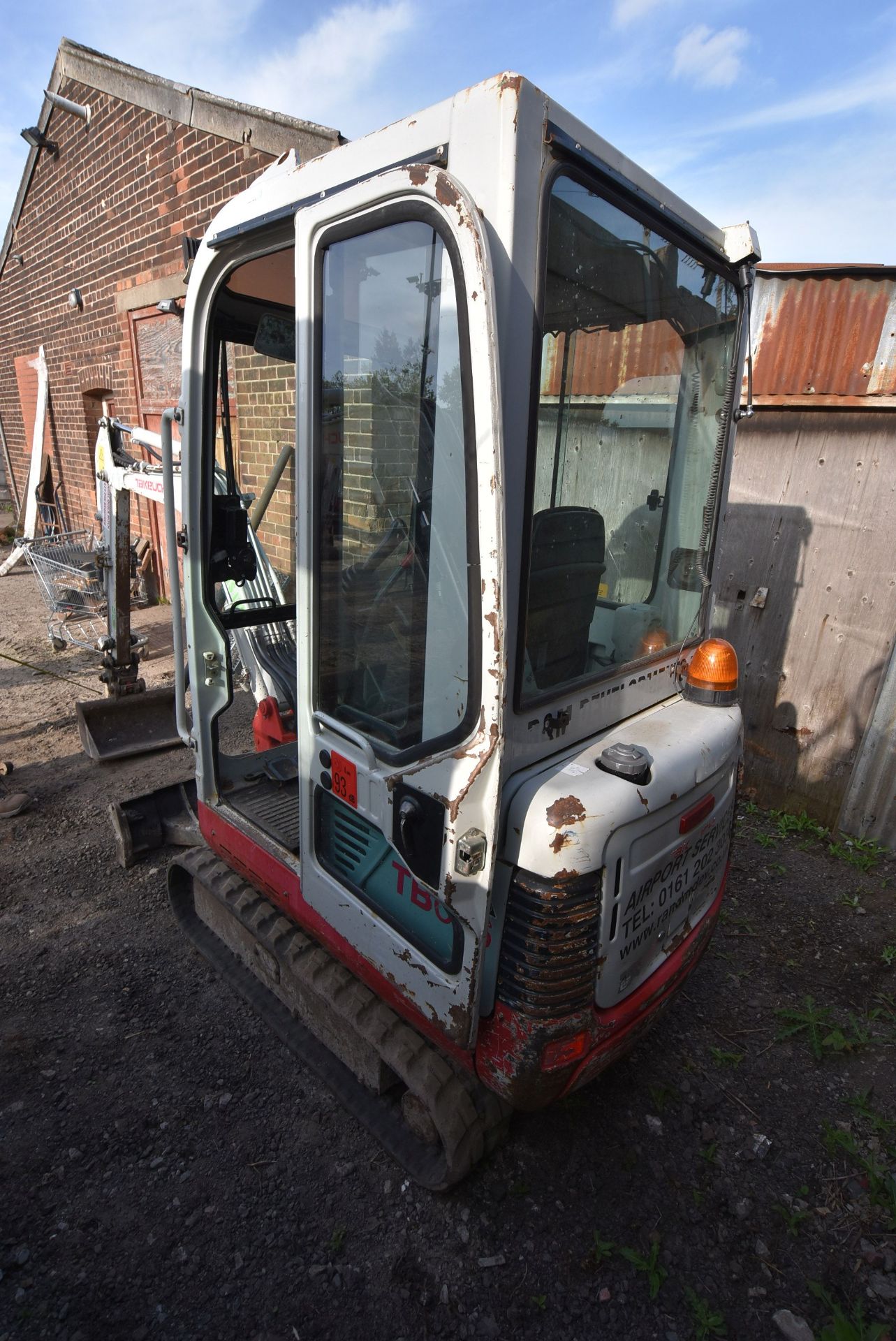 Takeuchi TB016 1.5T TRACKED EXCAVATOR, serial no. 11620753, year of manufacture 2010, indicated - Image 4 of 9