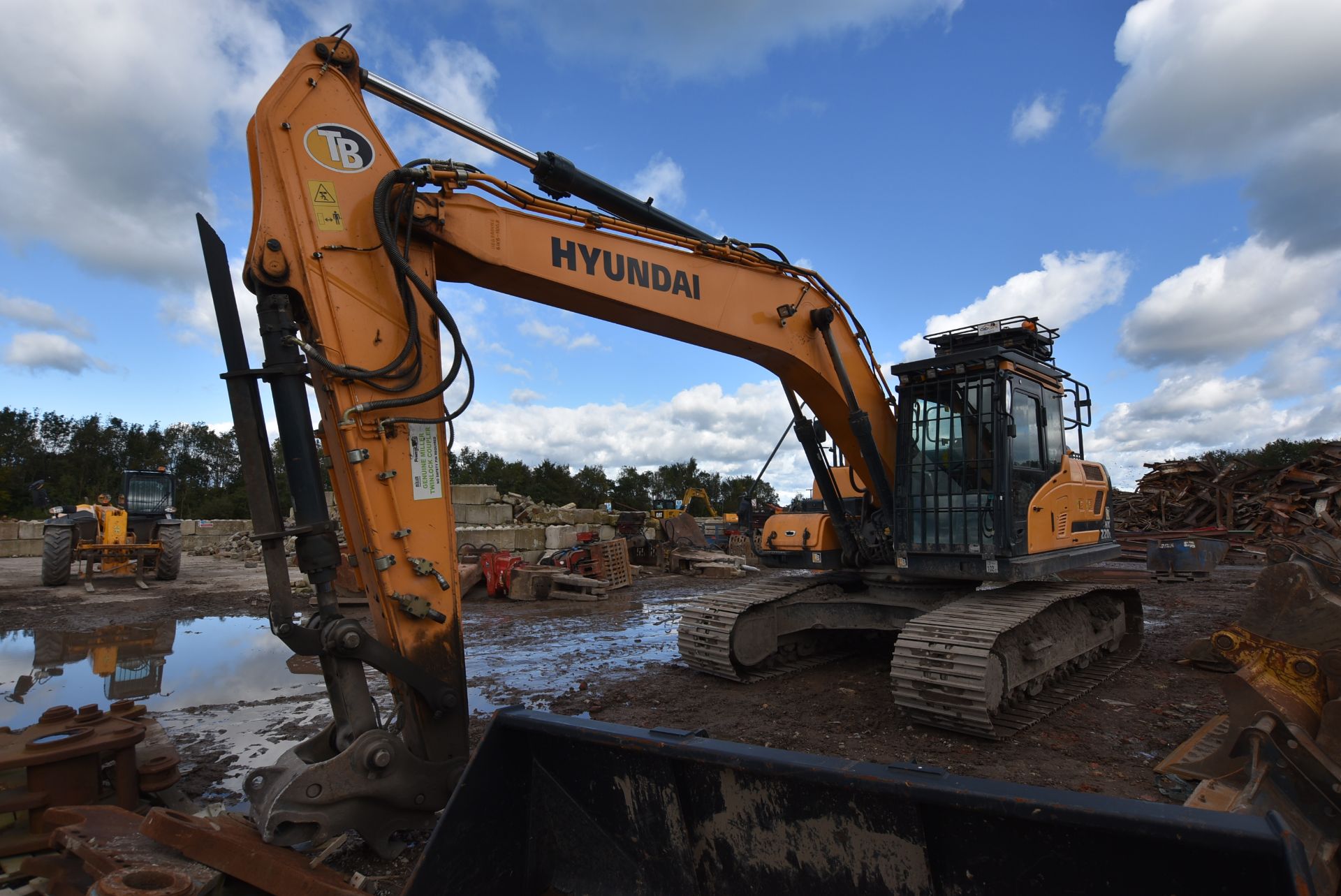 Hyundai HX220L TRACKED EXCAVATOR, serial no. 993, year of manufacture 2018, indicated hours 1885 (at - Image 5 of 10