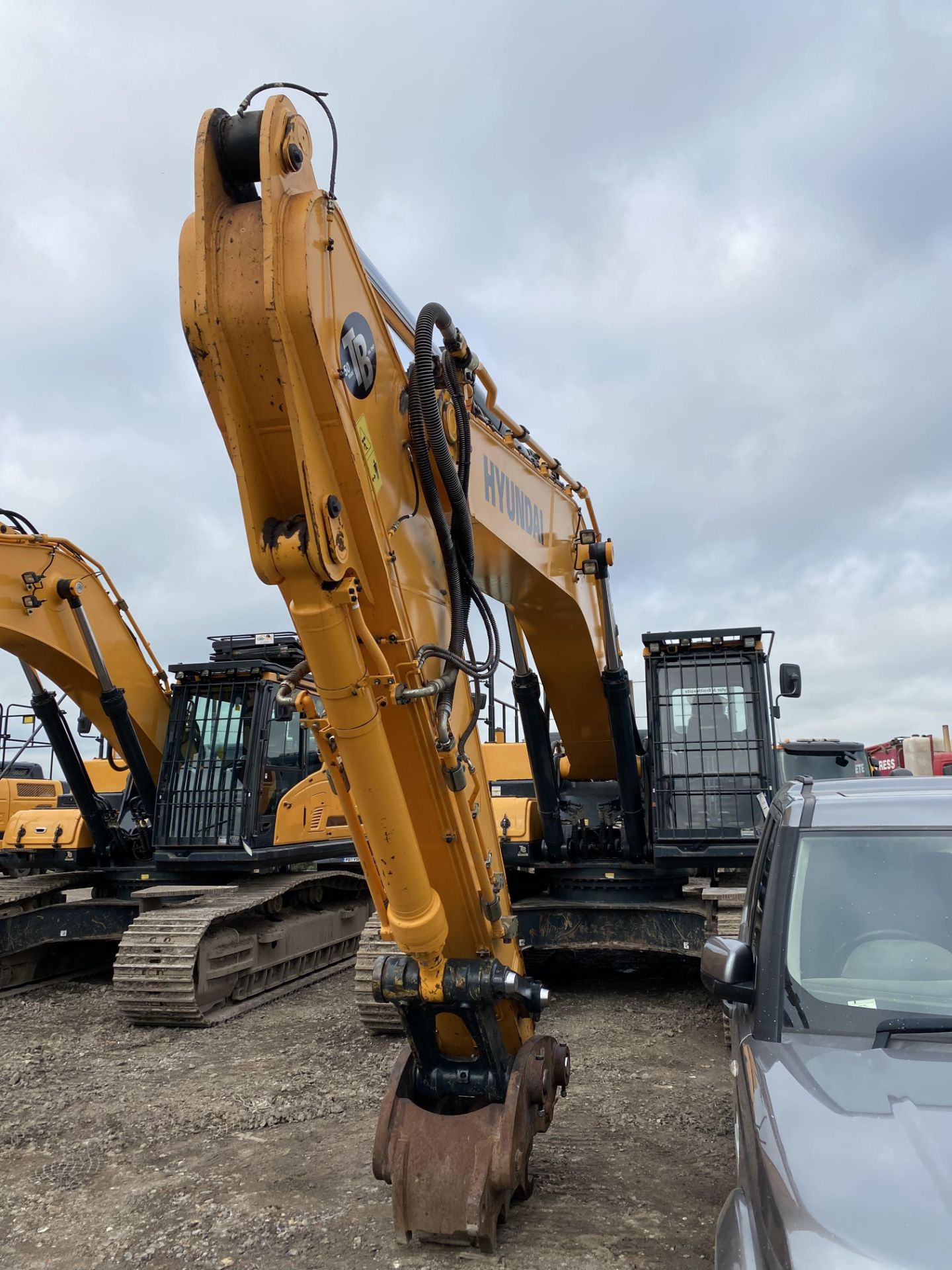 Hyundai HX330L 35T TRACKED EXCAVATOR, pin HHKHK901EH0000124, year of manufacture 2017, 274/202/