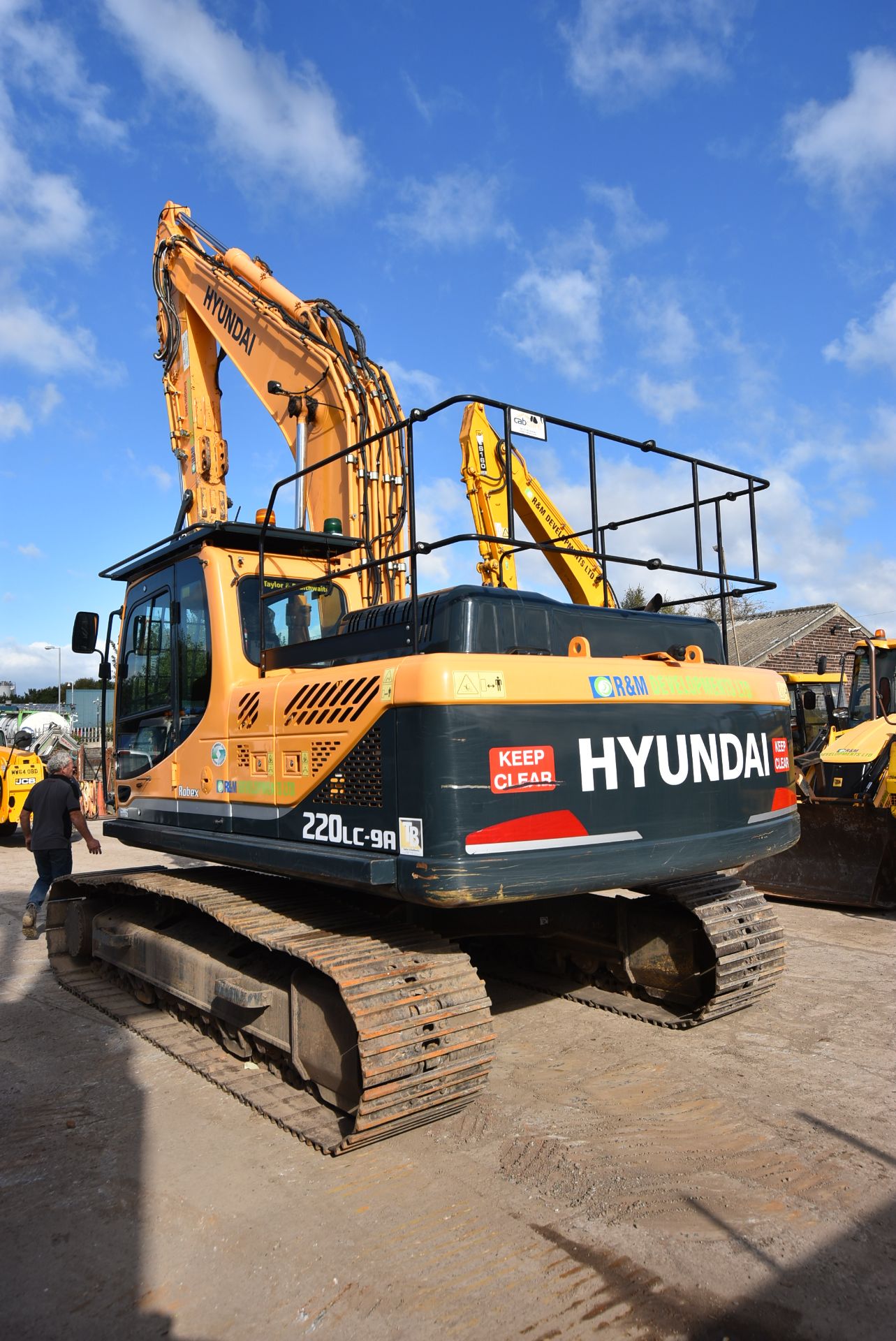 Hyundai R220 20T TRACKED EXCAVATOR , serial no. HHKHZ610JG0000758, year of manufacture 2017, approx. - Image 3 of 8