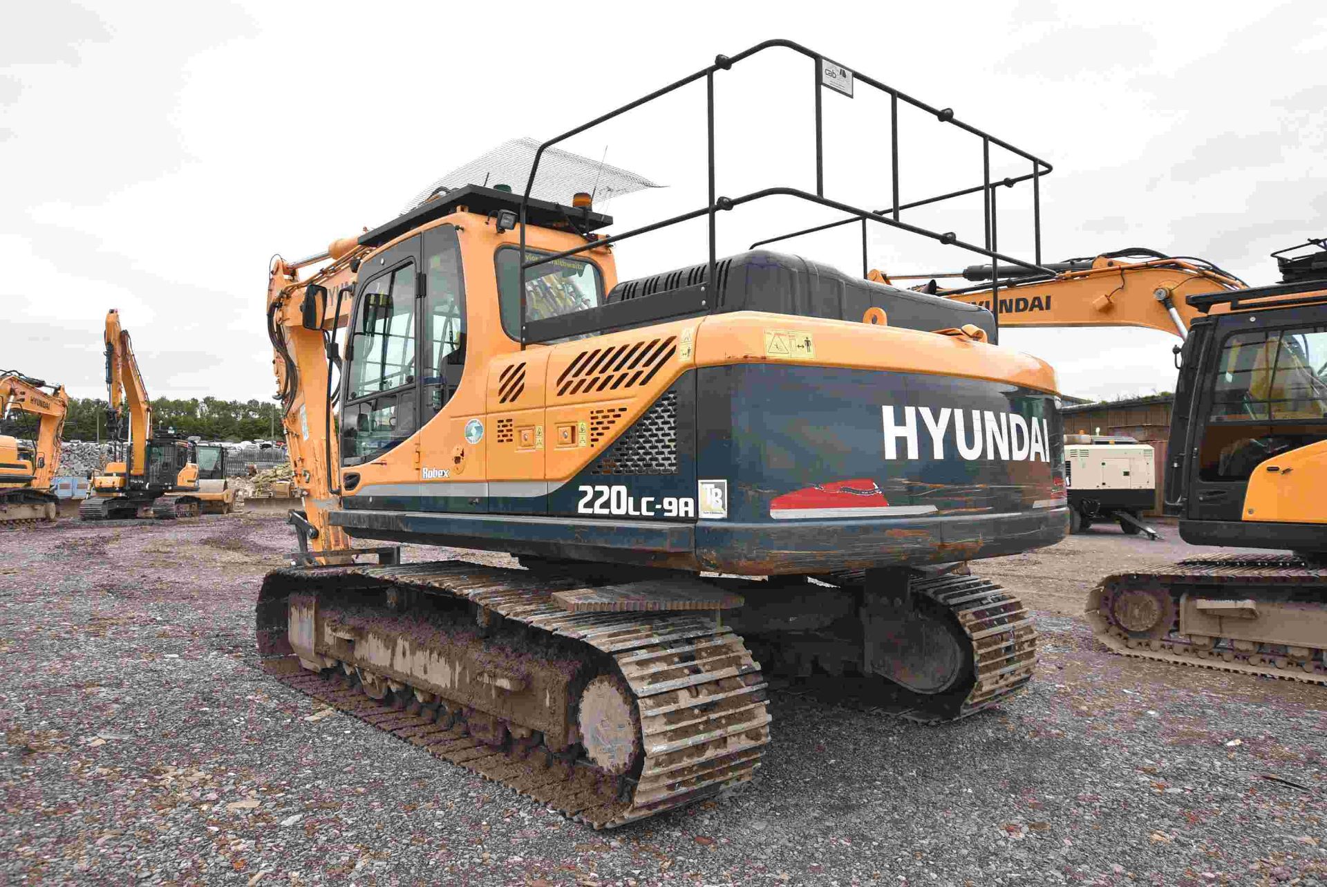 Hyundai R220LC-9A 22T TRACKED EXCAVATOR, serial no. 757, year of manufacture 2016, indicated hours - Image 3 of 7