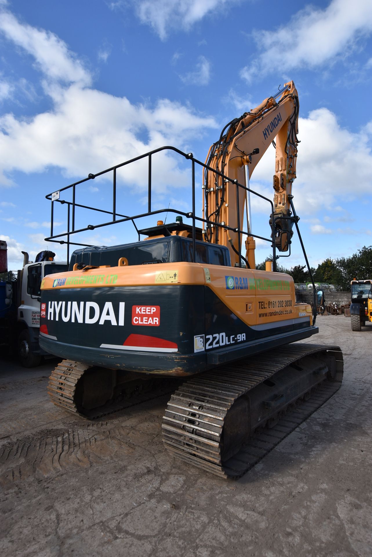 Hyundai R220 20T TRACKED EXCAVATOR , serial no. HHKHZ610JG0000758, year of manufacture 2017, approx. - Image 5 of 8