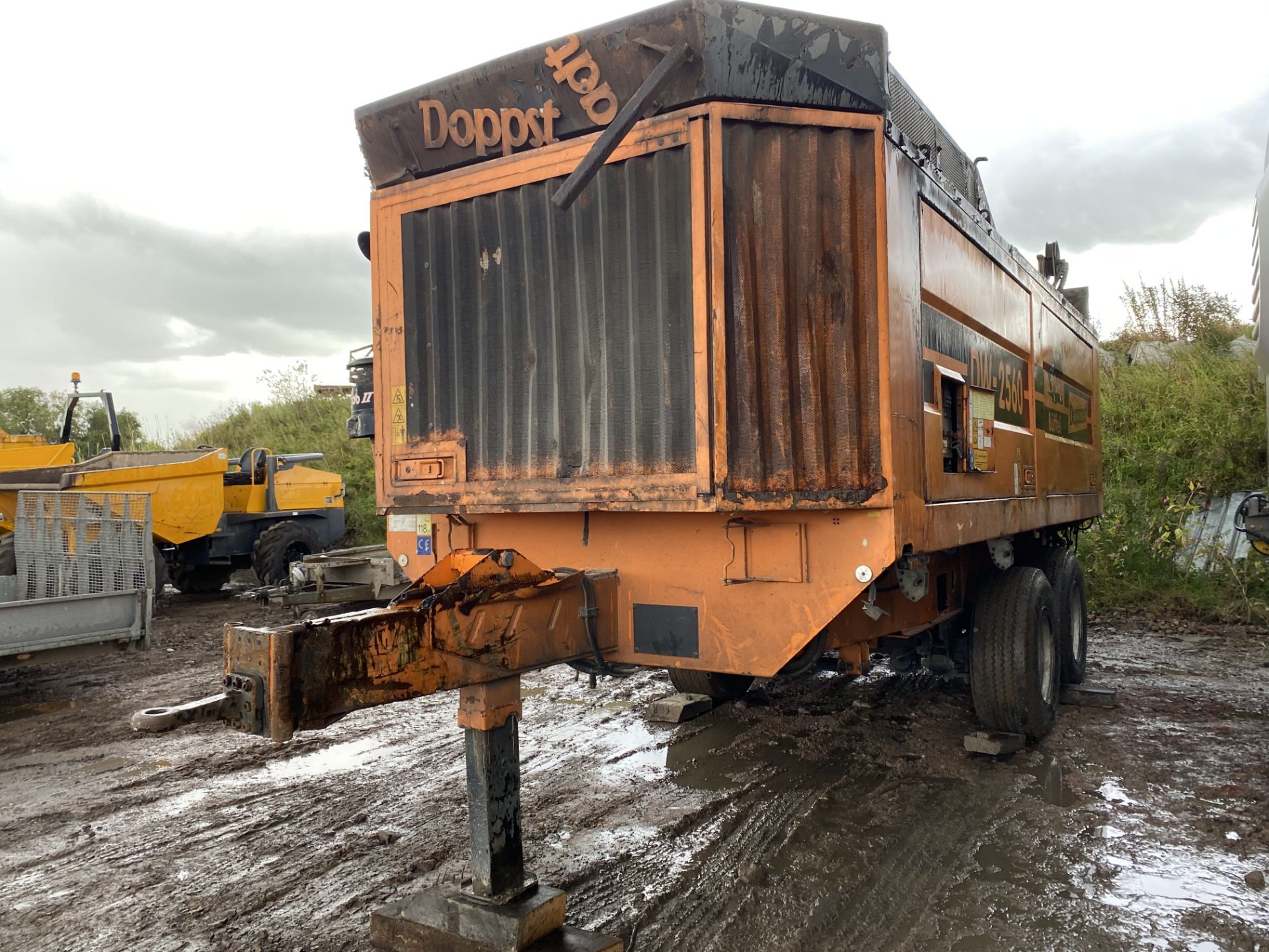 Doppstadt DW 250 B TANDEM AXLE SHREDDER, serial no. 082, year of manufacture 2005, indicated hours - Image 2 of 6