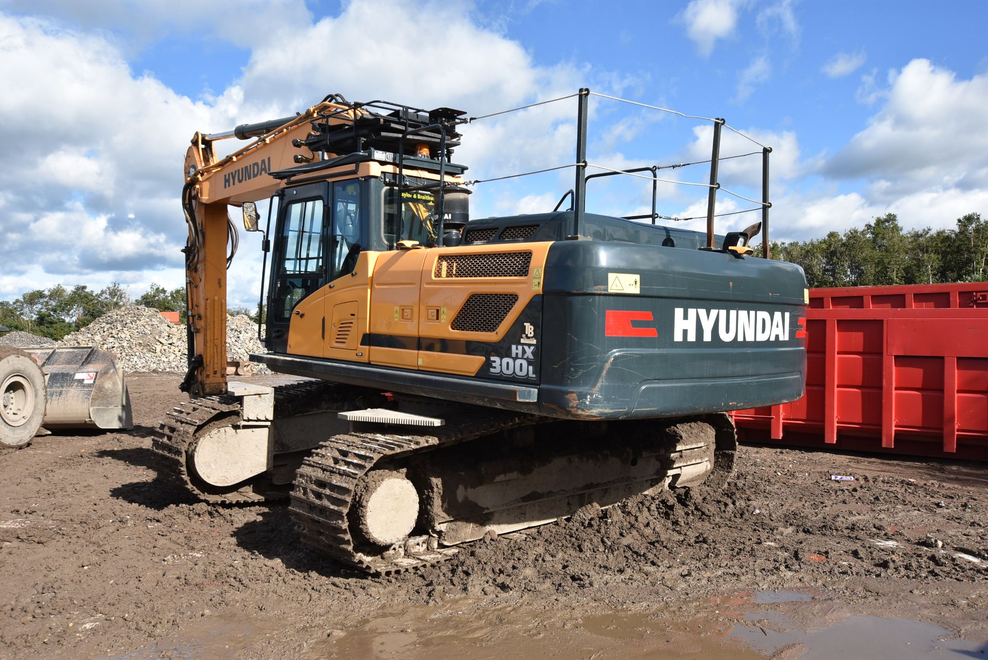 Hyundai HX300L 30T TRACKED EXCAVATOR, VIN HHKHK801TH0000492, year of manufacture 2017, indicated - Image 3 of 12