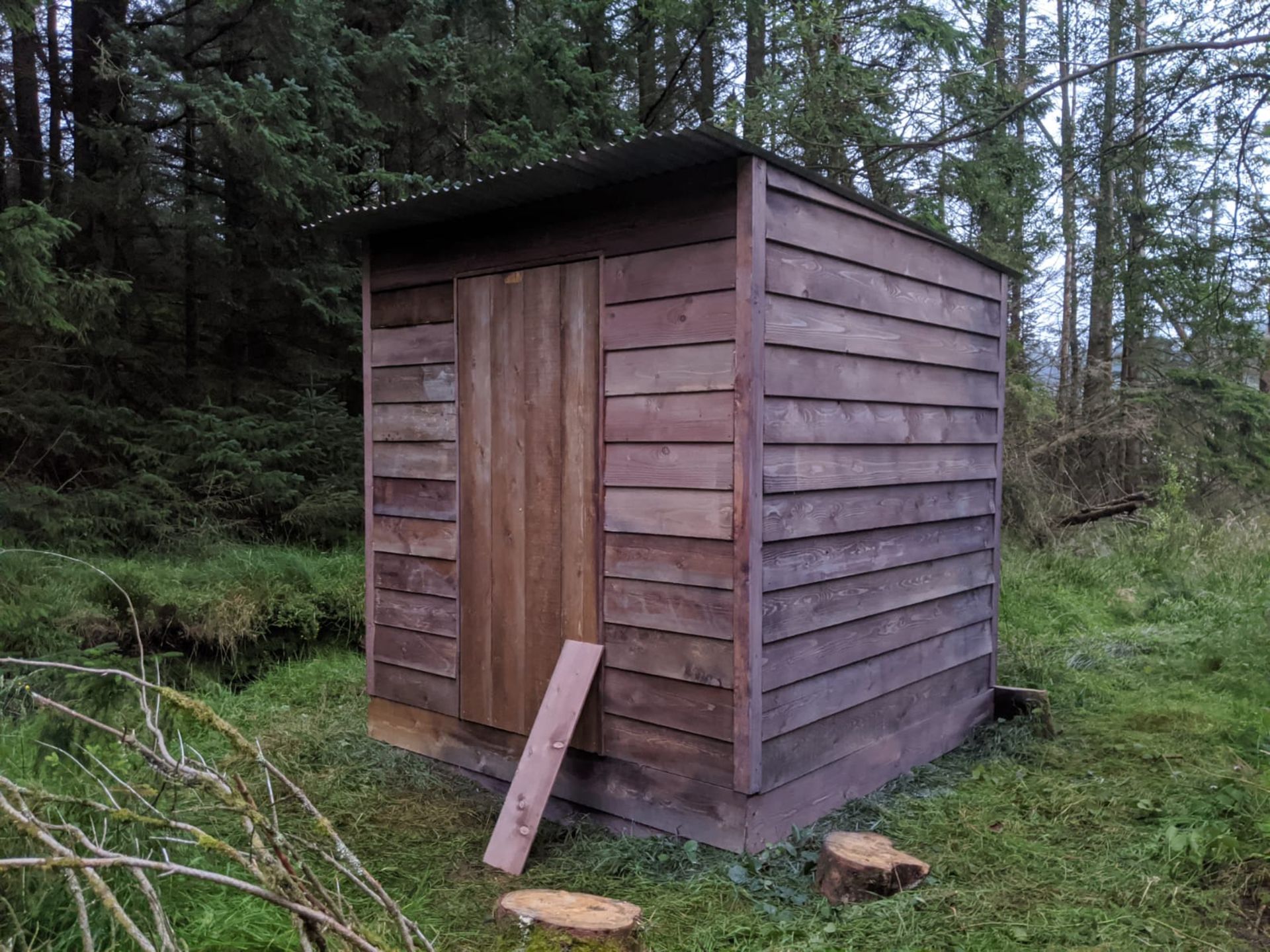 SINGLE SPAN TIMBER BUILDING/ CABIN, forming accommodation area, internal dimensions approx. 8.4m x - Image 26 of 31