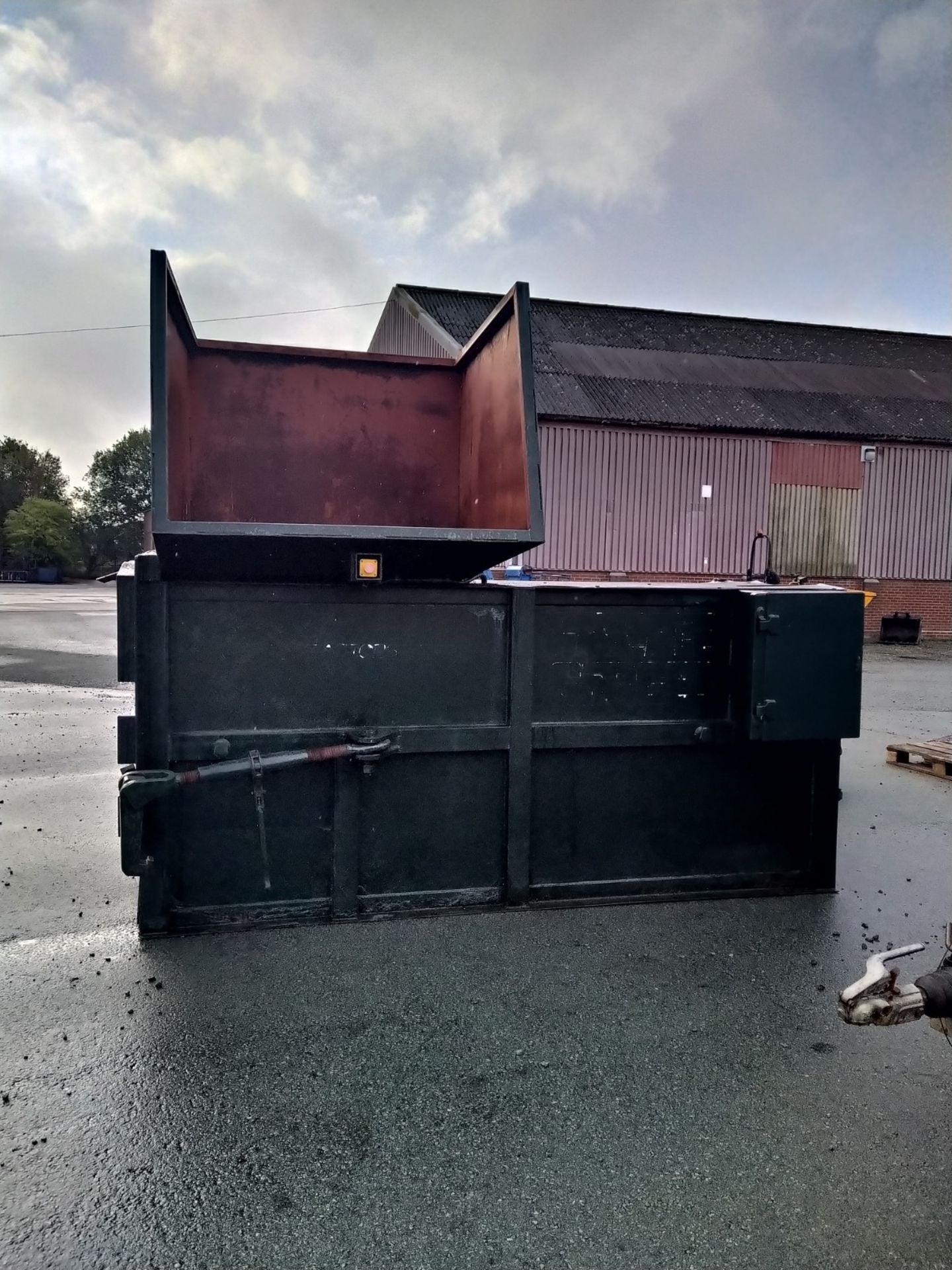 Skip Waste Compactor, free loading onto purchasers transport - yes, item located in Unicorn Road - Image 2 of 6