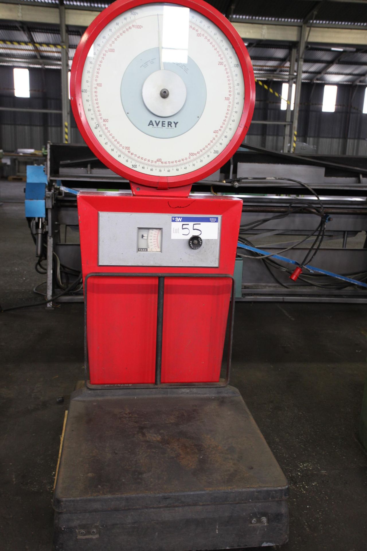 Avery 3205 COE Scales, capacity 750kg by 1kg divisions or 1650lb by 2lb divisions , serial no.