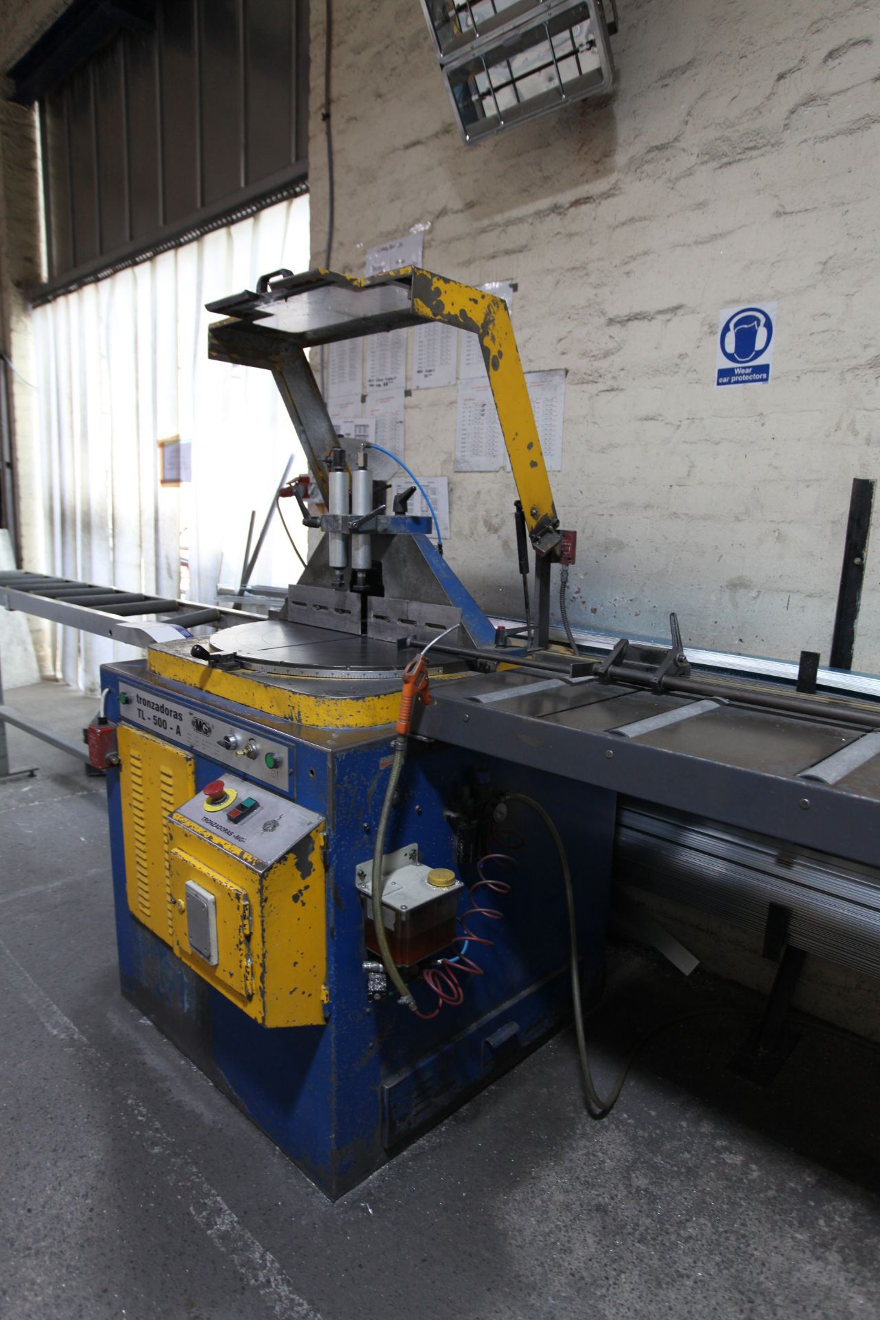 Tronzadoras TL-500-A ALUMINIUM SAW, with roller table, dimensions approx: Saw: 120cm wide, 145cm - Image 2 of 5