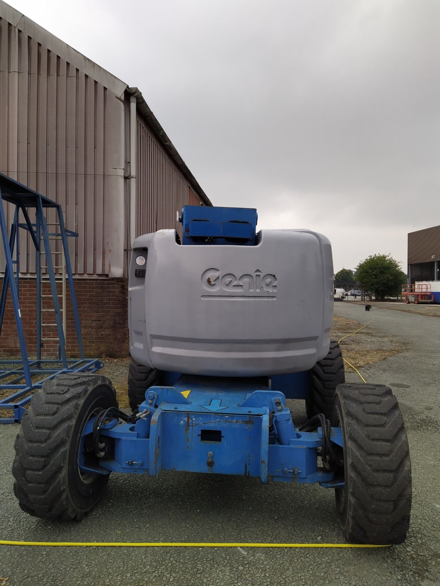 Genie 24525 Cherry Picker, 5290 hours, serial no. 16570, year of manufacture 2000, free loading onto - Image 4 of 13