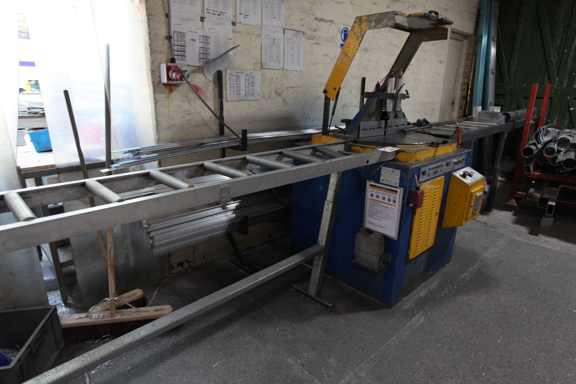 Tronzadoras TL-500-A ALUMINIUM SAW, with roller table, dimensions approx: Saw: 120cm wide, 145cm