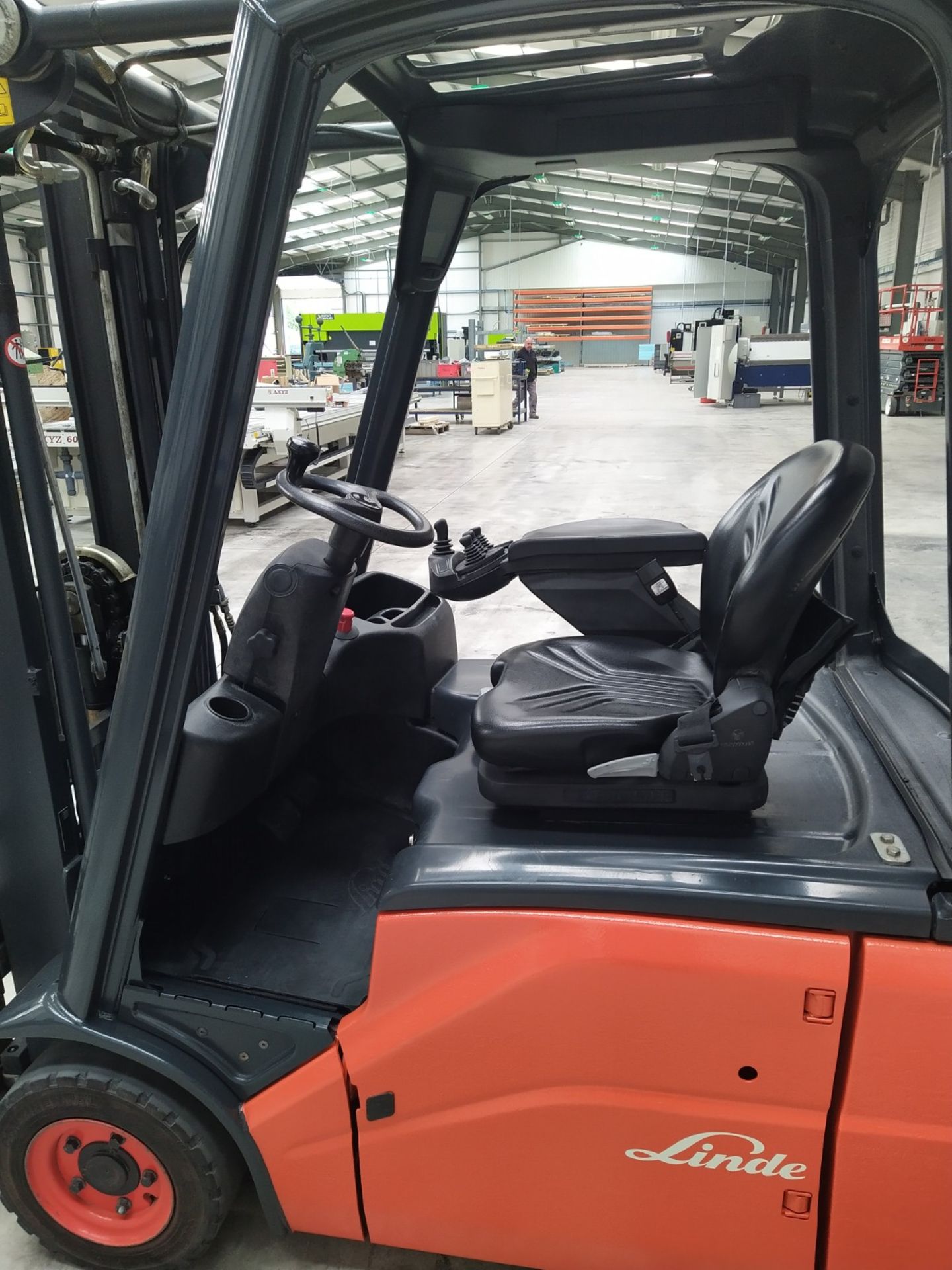 Linde E16C-01 Electric Four Wheel Forklift Truck, serial no. H2X386B08645, year of manufacture 2011, - Image 4 of 8