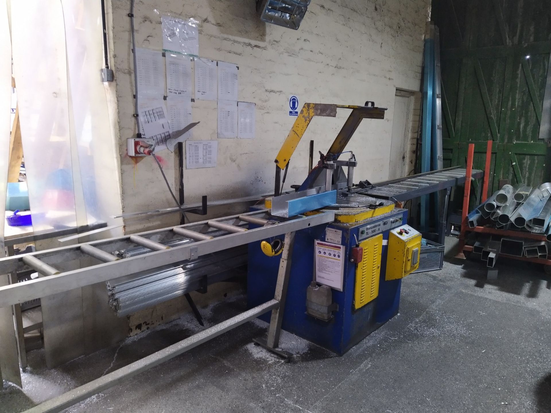 Tronzadoras TL-500-A ALUMINIUM SAW, with roller table, dimensions approx: Saw: 120cm wide, 145cm - Image 4 of 5