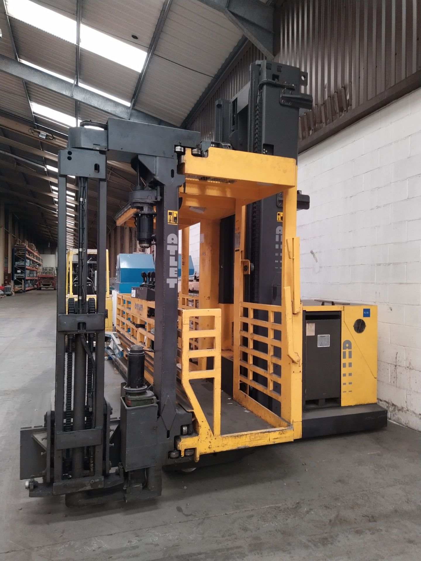 Atlet Combi Narrow Aisle Fork Truck, free loading onto purchasers transport - yes, item located in - Image 2 of 6