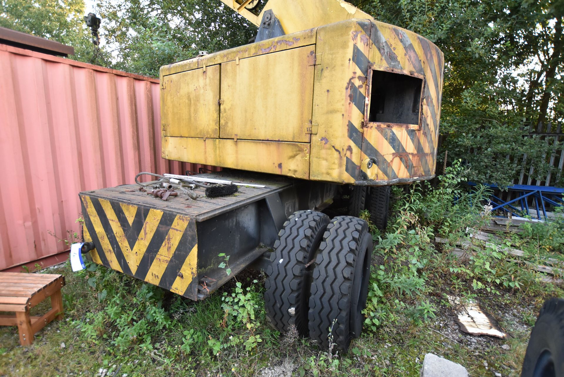 Coles ADONIS 30ft 10T WHEELED YARD CRANE, serial no. 30078, registration no. DEH 280H - Image 2 of 7