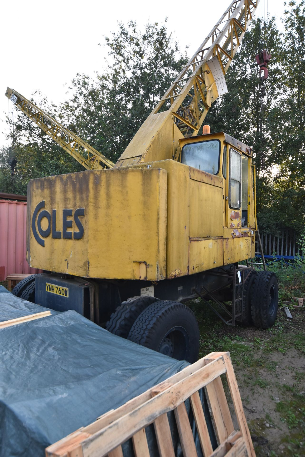 Coles 30ft Jib 10T WHEELED YARD CRANE, registration no. YNH 760W, serial no. 34763, 01216 - Image 4 of 6