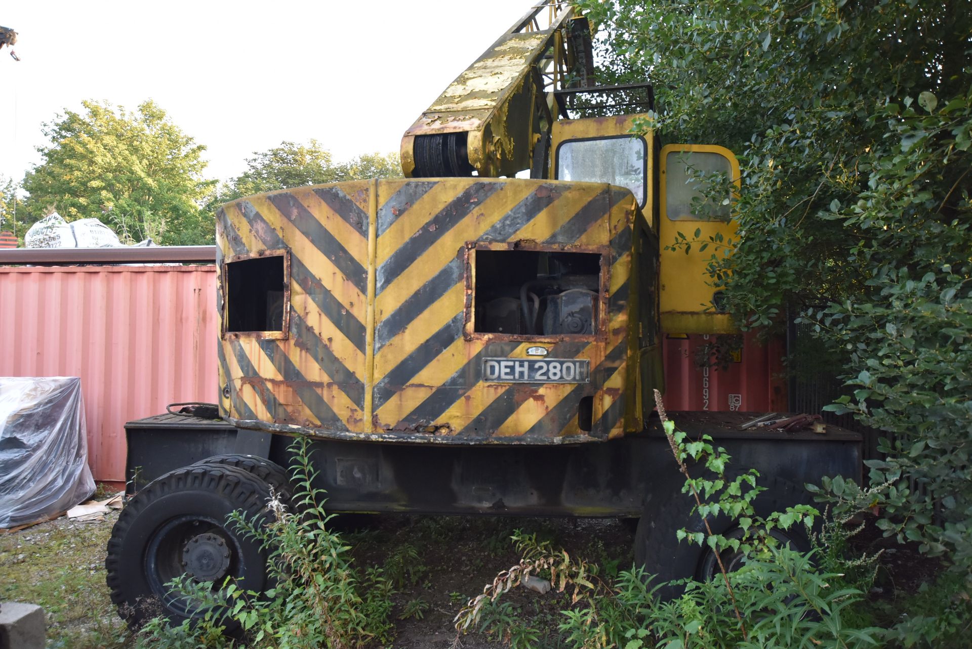 Coles ADONIS 30ft 10T WHEELED YARD CRANE, serial no. 30078, registration no. DEH 280H - Image 3 of 7