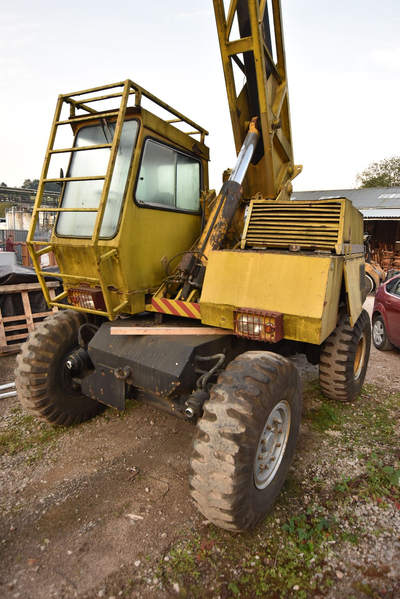 Coles HYDRAMOBILE 911 9150kg cap. WHEELED YARD CRANE, serial no. 1186, with Salter model 299 crane - Image 3 of 10