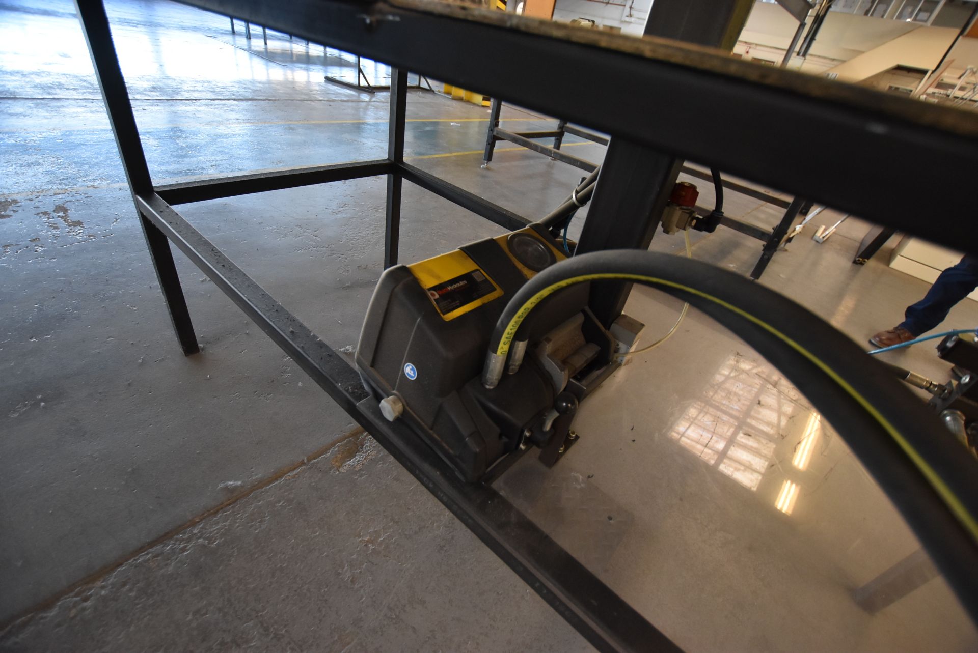 Framing/ Crimping Bench, with electro-hydraulic pump - Image 4 of 4