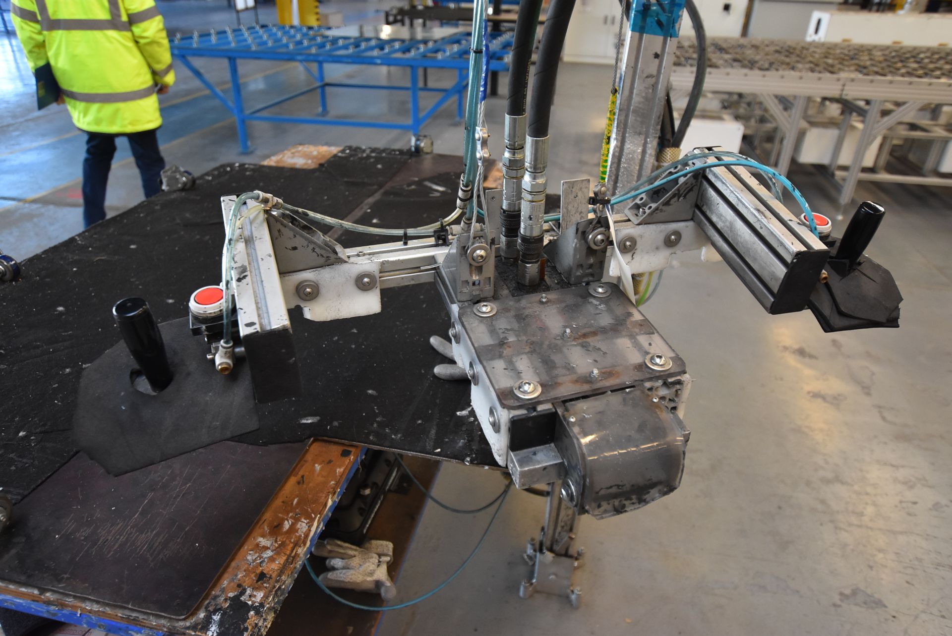 Framing/ Crimping Bench, with electro-hydraulic pump - Image 3 of 3