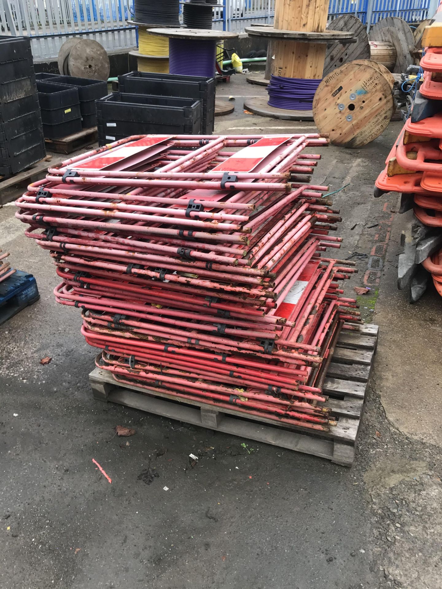 Two Pallets of Metal Framed Red Road Safety Barrie - Image 2 of 2