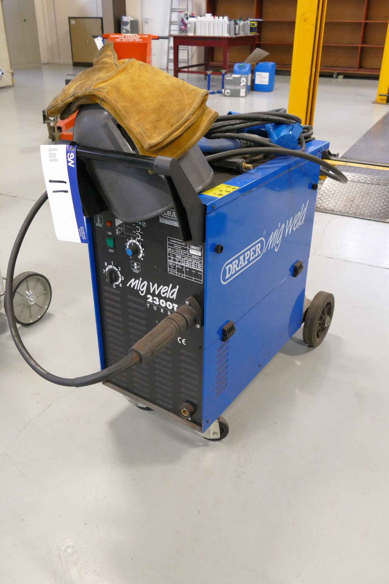 Draper 2300T TURBO MIG WELDING UNIT, serial no. N538292, with assorted gauges, gloves and mask - Image 2 of 6