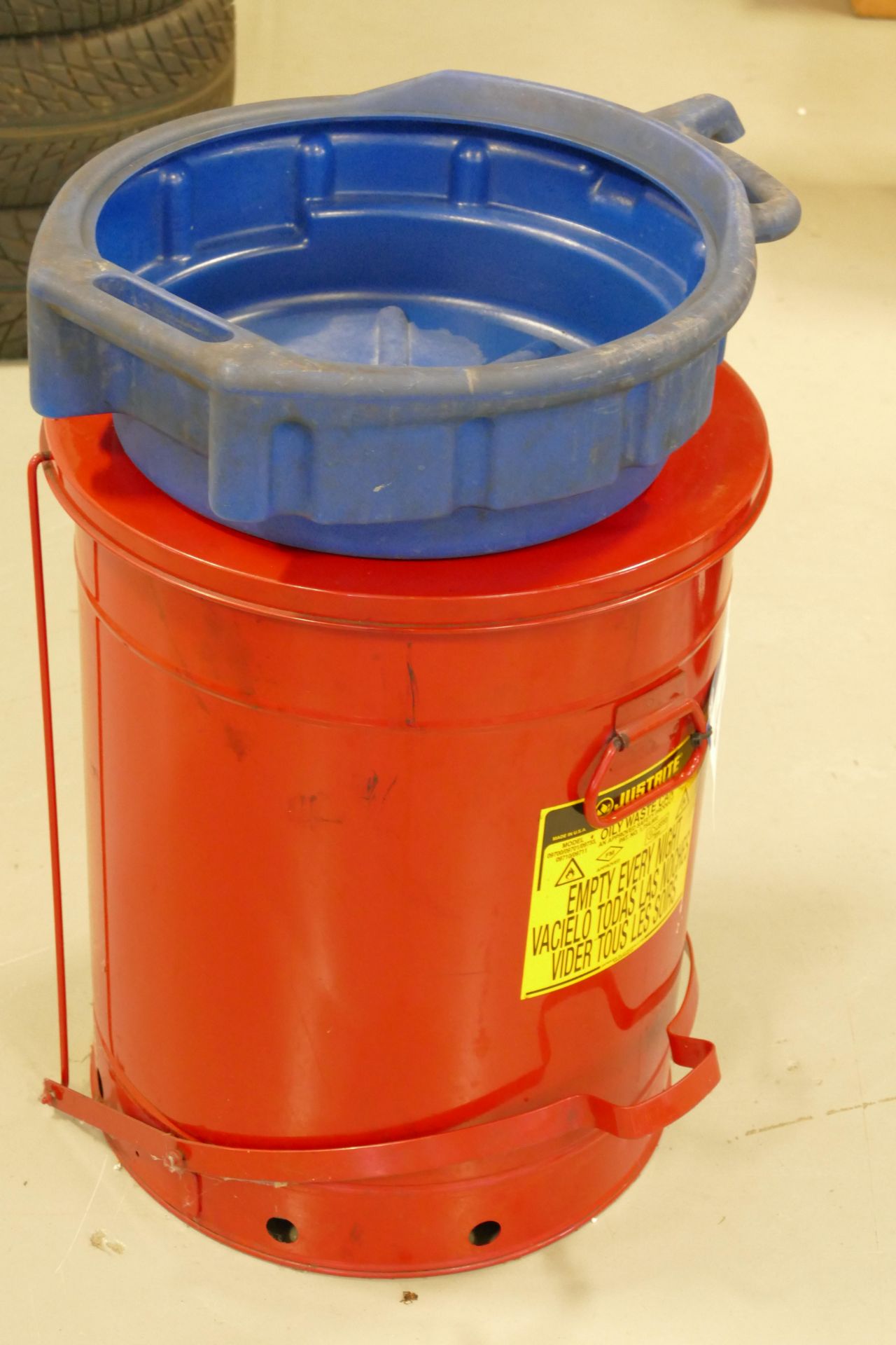 Justrite Foot Operated Steel Rag Bin, with plastic draining receptacle - Image 2 of 2