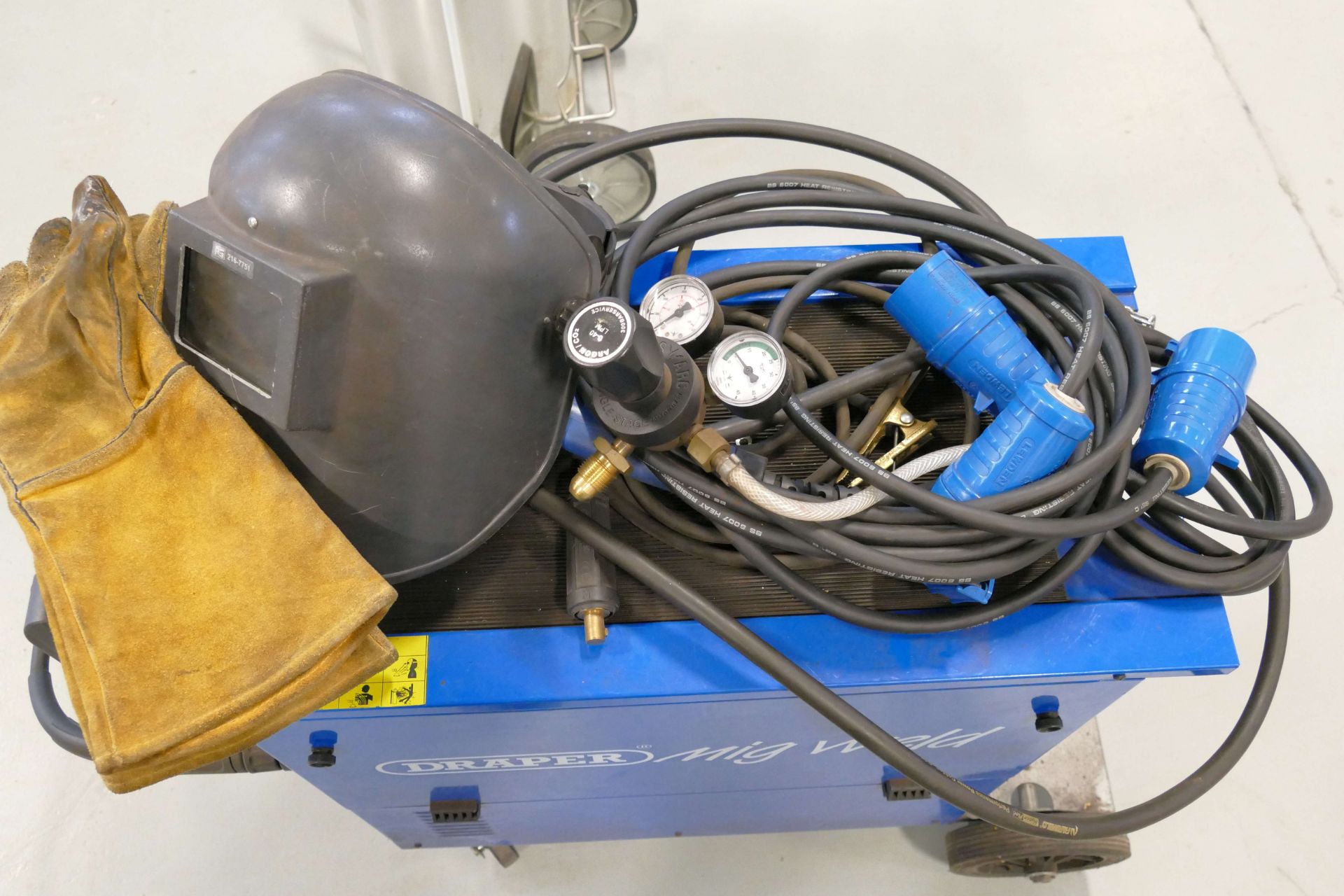 Draper 2300T TURBO MIG WELDING UNIT, serial no. N538292, with assorted gauges, gloves and mask - Image 3 of 6