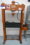 Cam 32 tonne SWL Hand Hydraulic Workshop Press, approx. 745mm between columns