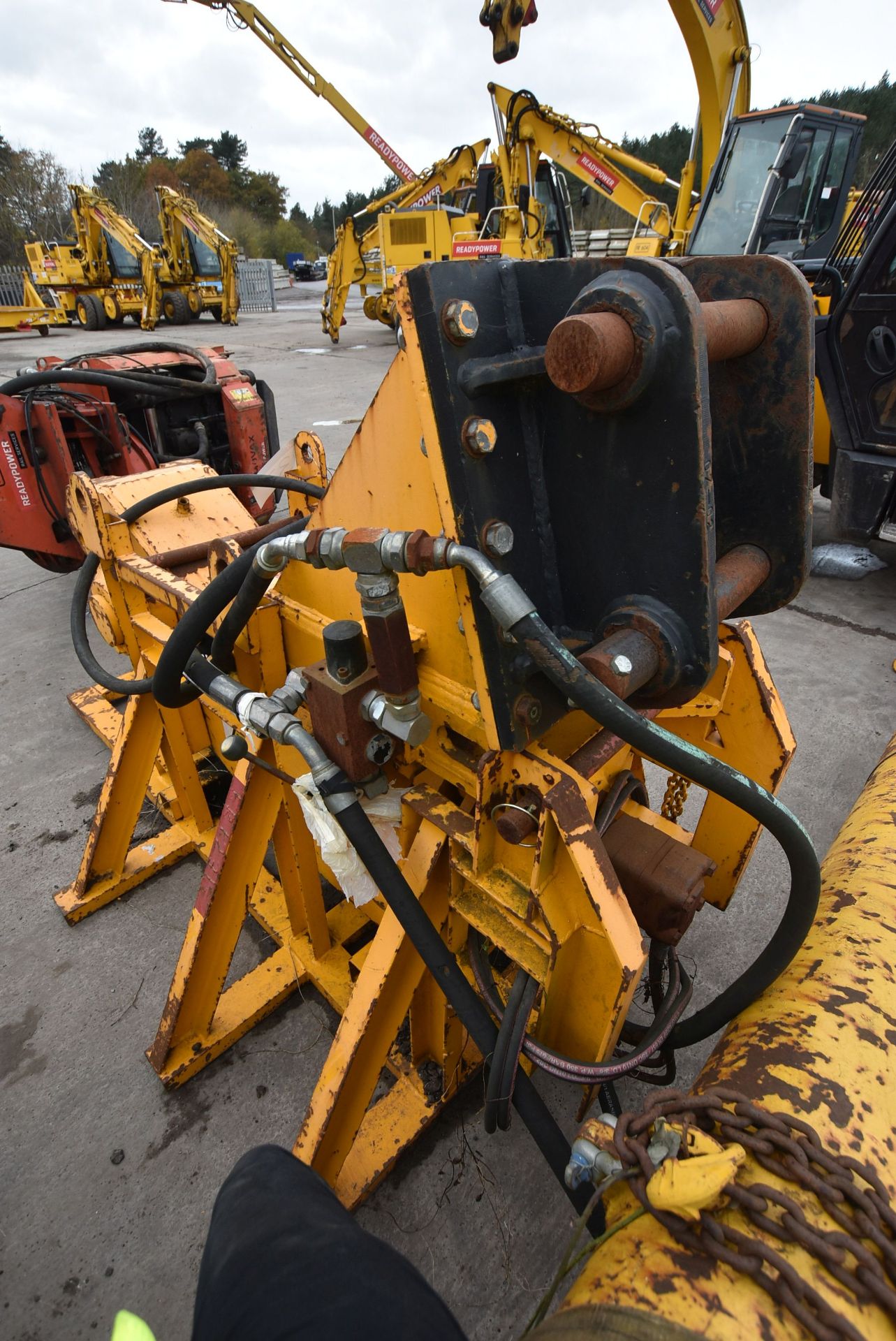 Mobile Frag Sales MF. HYDRAULIC RAIL CROPPER, with steel cradle and 60mm pins, plant no. FR1232 (15% - Image 4 of 11