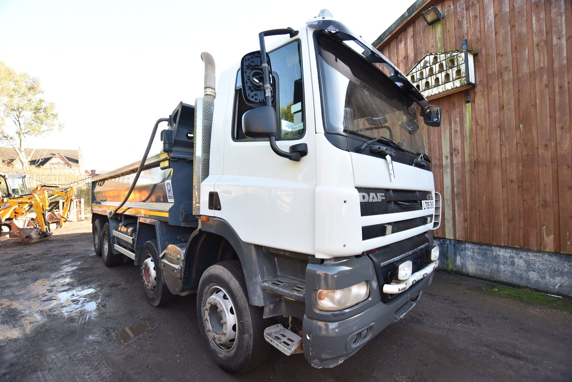 DAF CF85.360 32 tonne 8x4 TIPPER, registration no. LT09 ZVS, date first registered 06/09, test to - Image 4 of 16