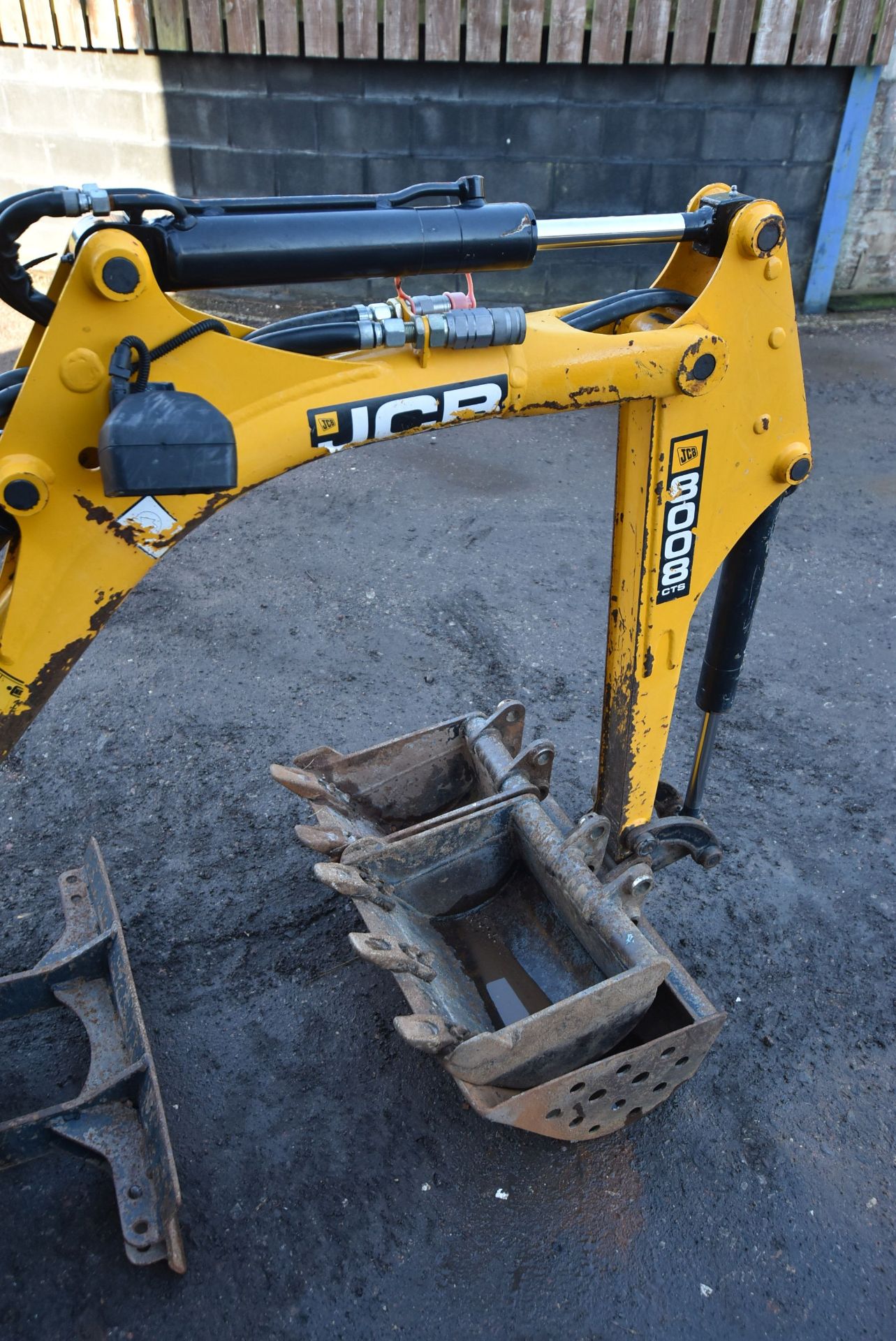 JCB 8008 CTS 950kg TRACKED COMPACT EXCAVATOR, serial no. 02410775, year of manufacture 2015, - Image 6 of 11