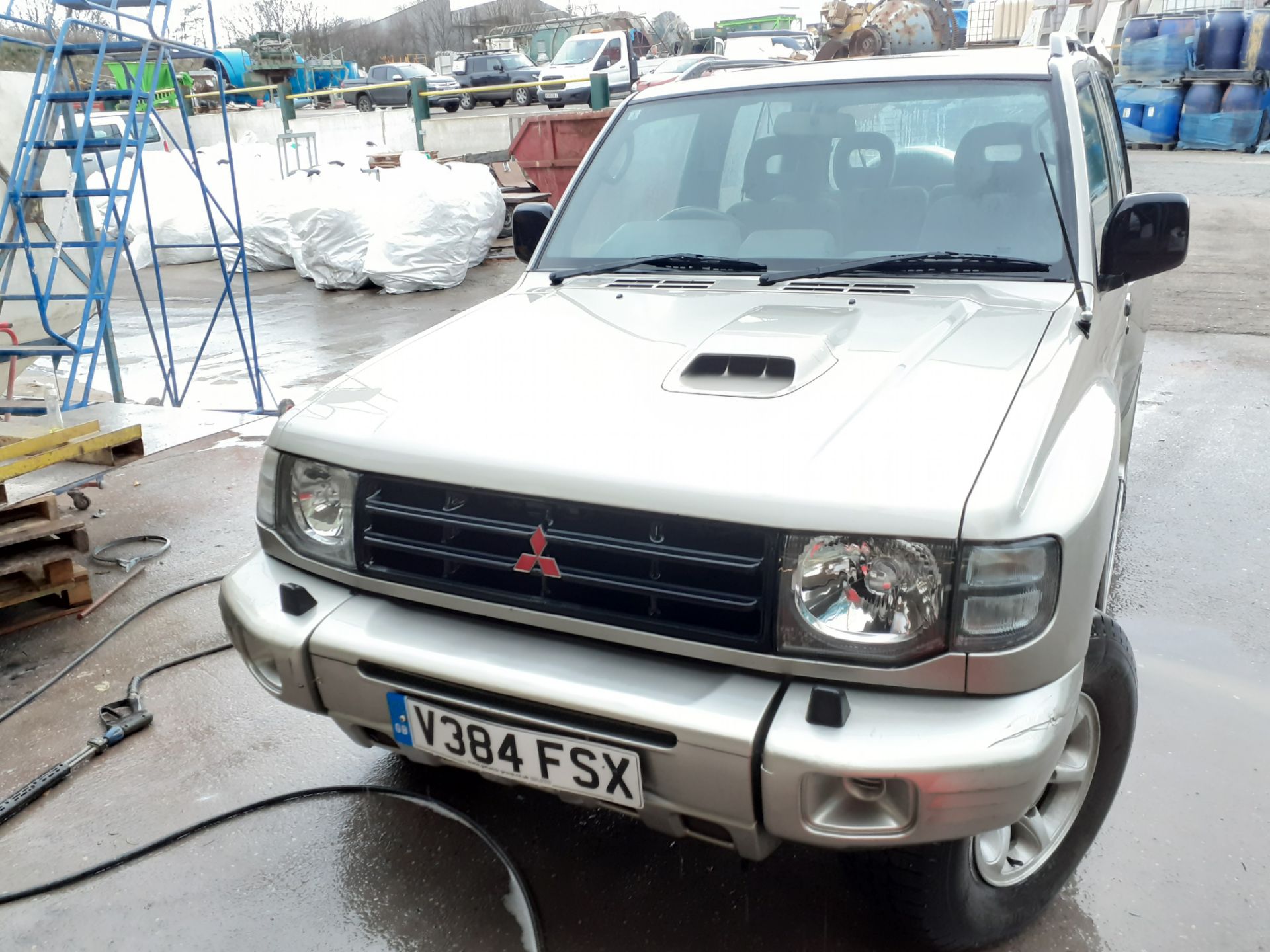 Mitsubishi SHOGUN GLS 2.8tdi INTERCOOLER TURBO MANUAL THREE DOOR ESTATE, registration no. V384